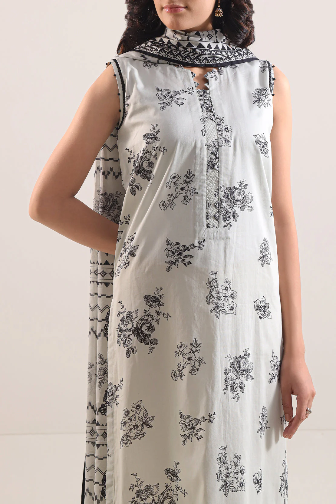 Unstitched Printed Lawn 3 Piece - Image 3