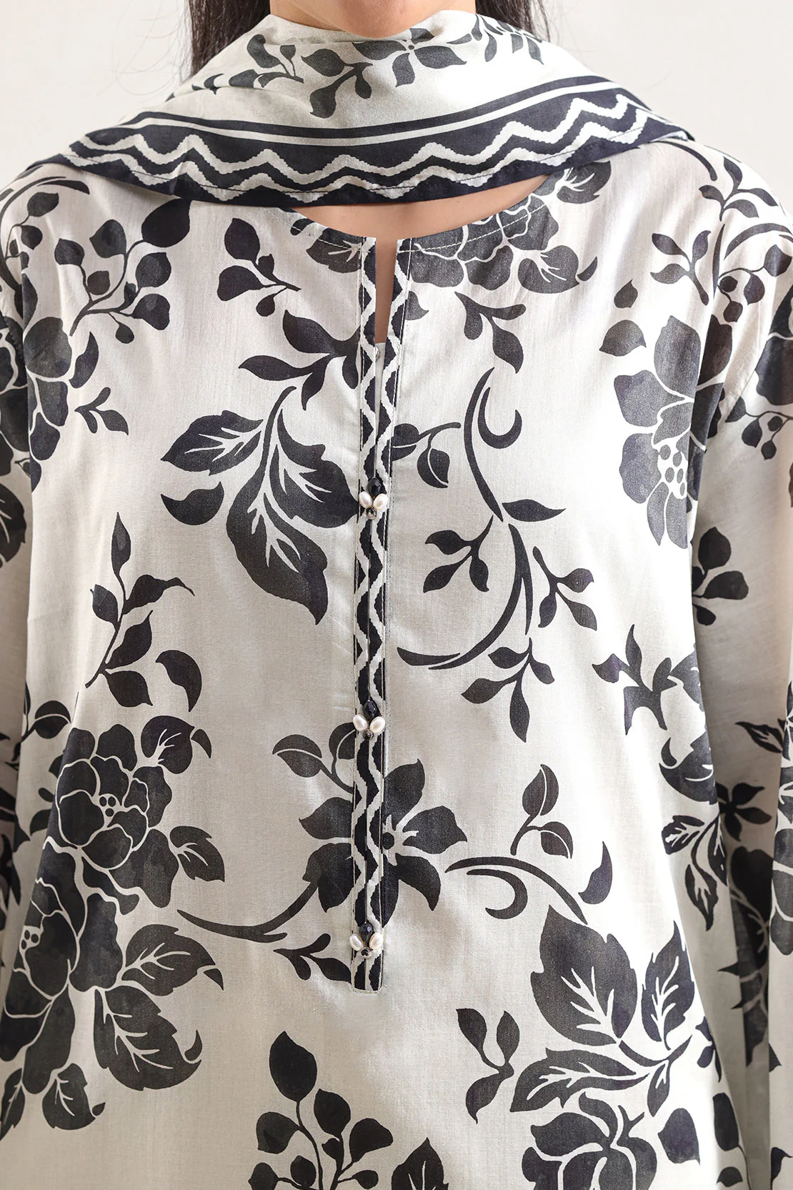 Unstitched Printed Lawn 3 Piece - Image 4