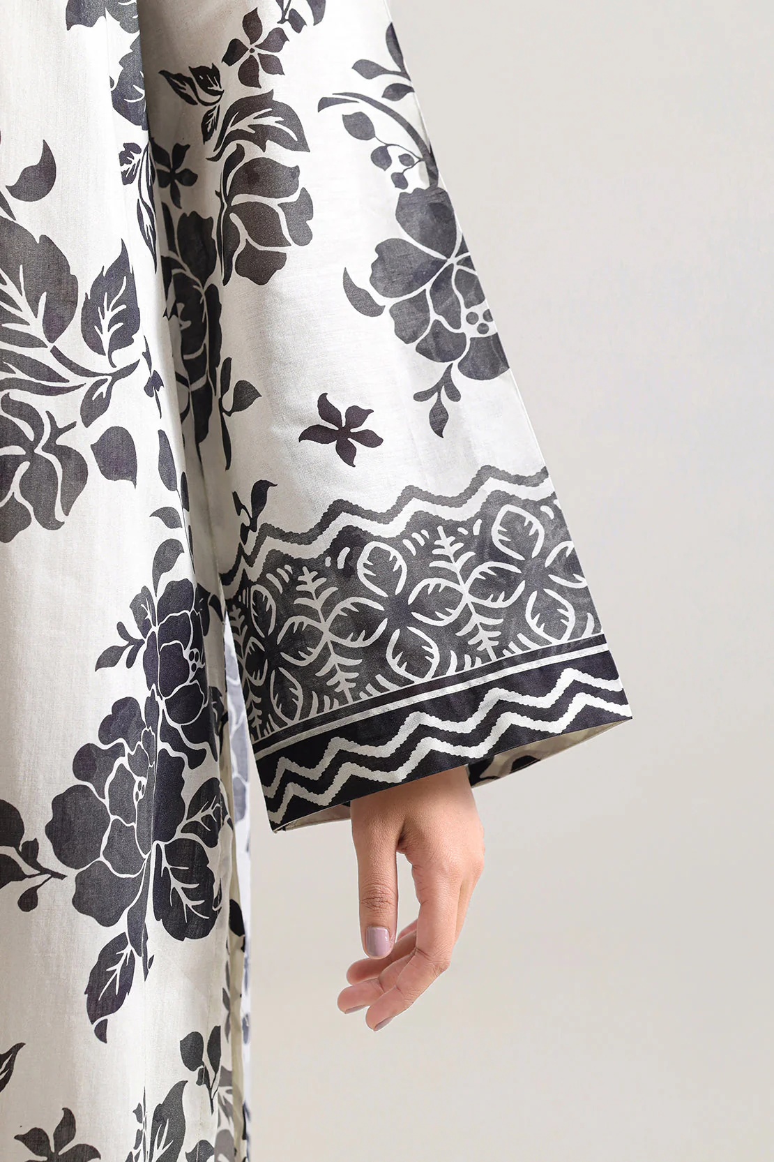 Unstitched Printed Lawn 3 Piece - Image 5