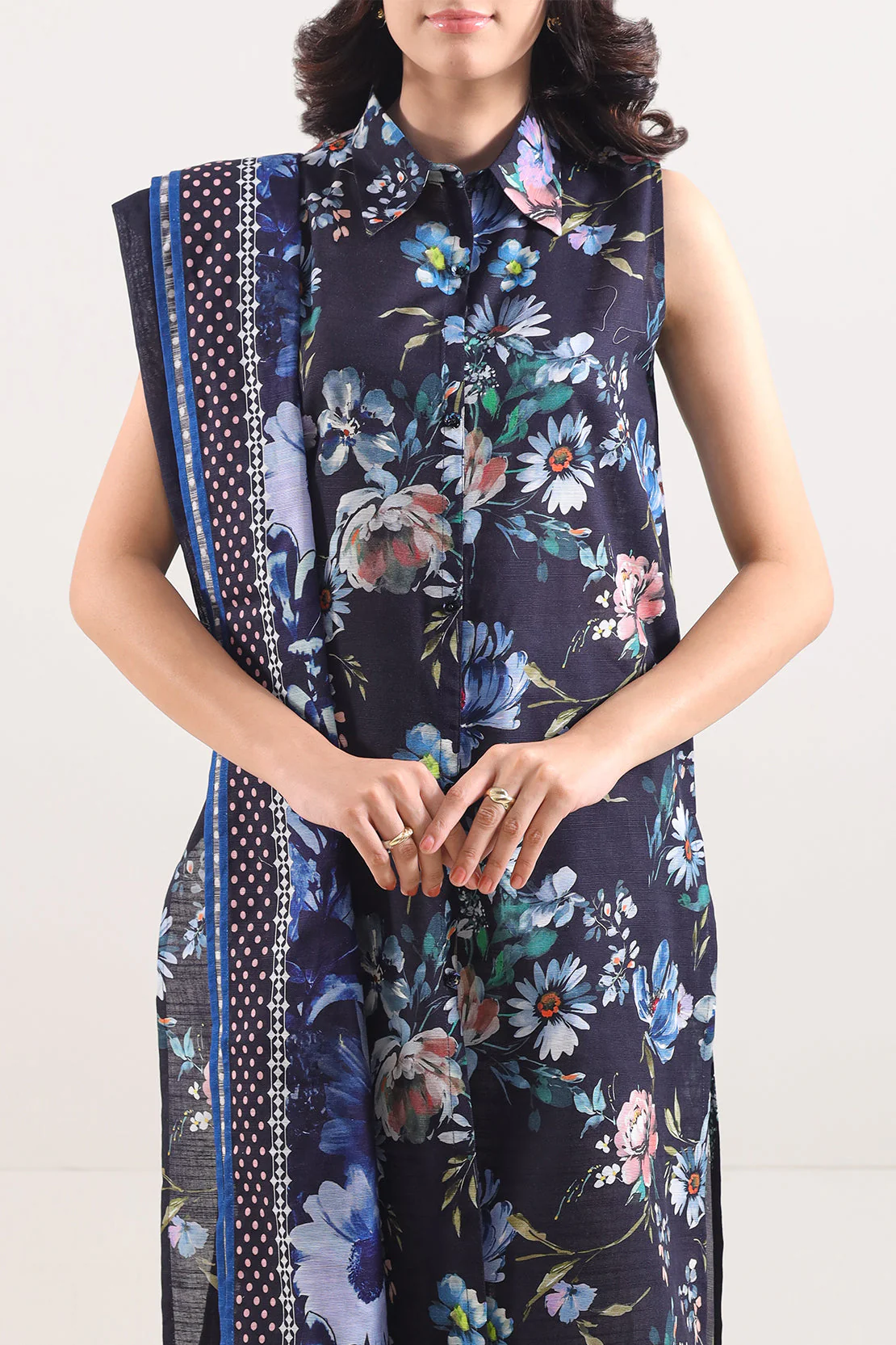 Unstitched Printed Cotton Khaddar 3 Piece - Image 4