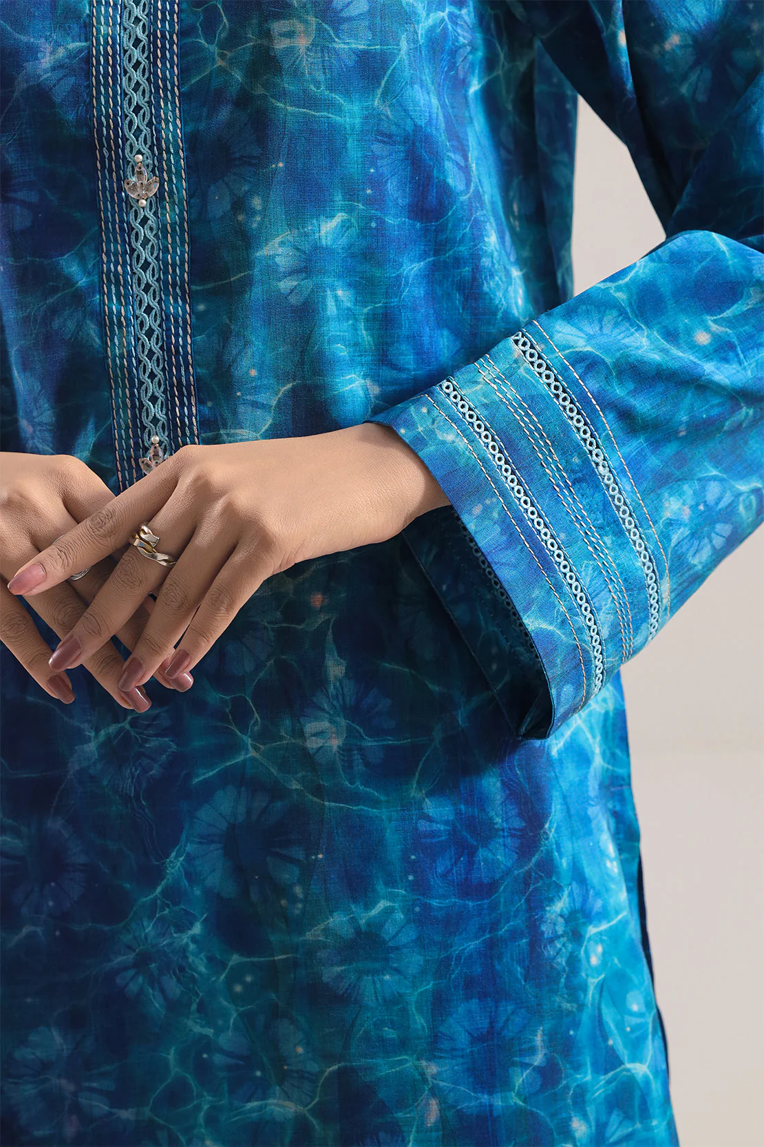Unstitched Printed Lawn 3 Piece - Image 5