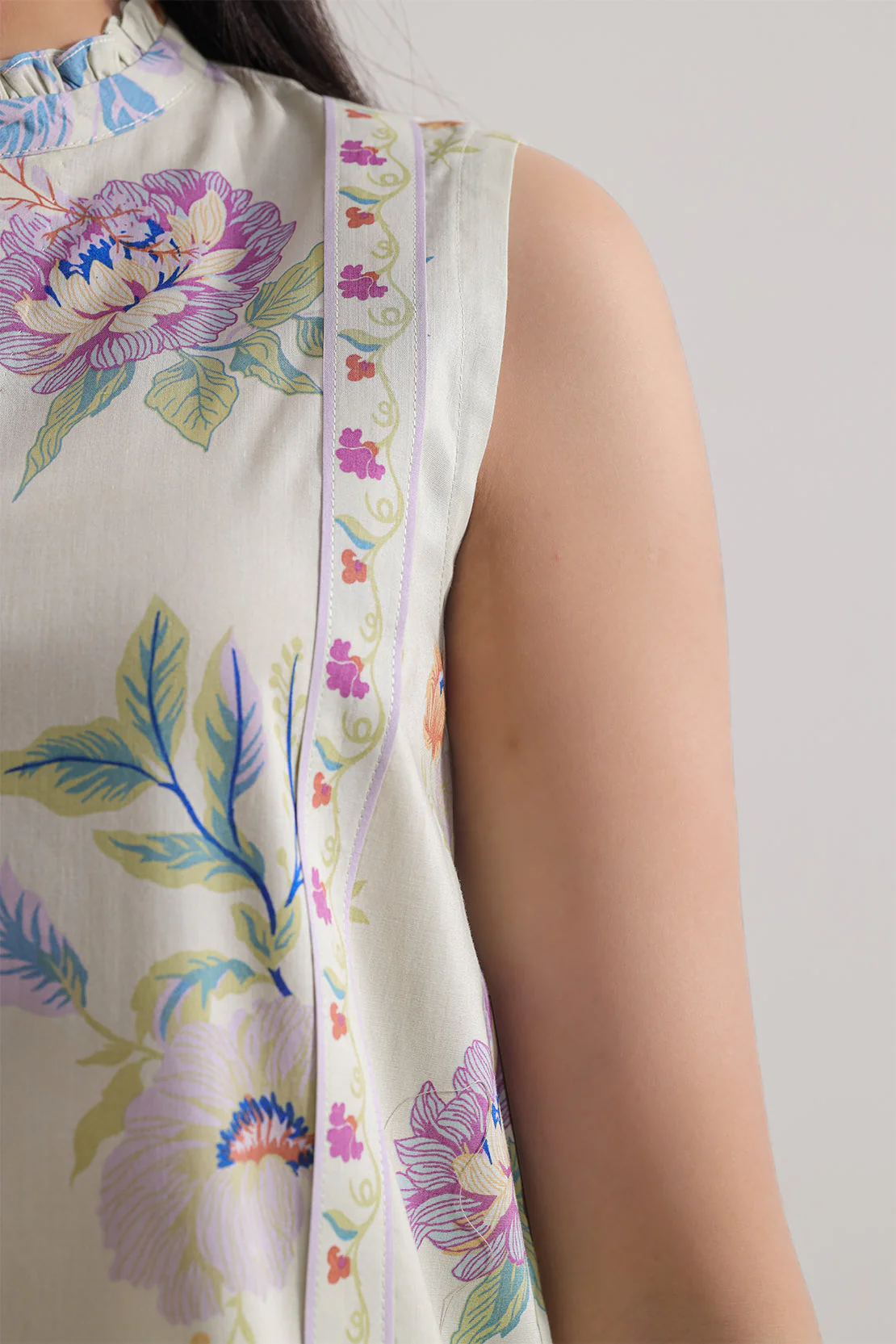 Unstitched Printed Lawn 3 Piece - Image 4