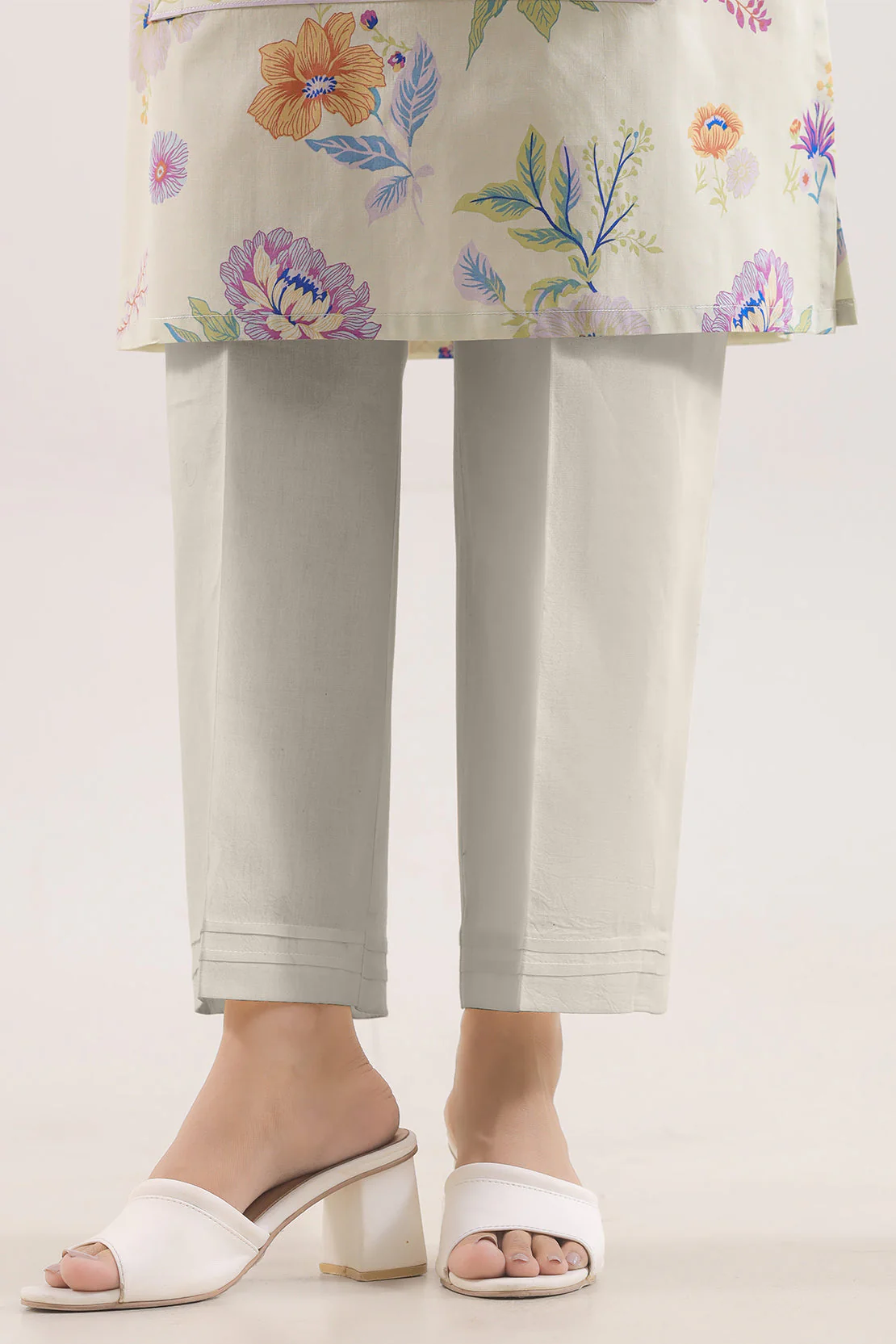 Unstitched Printed Lawn 3 Piece - Image 5