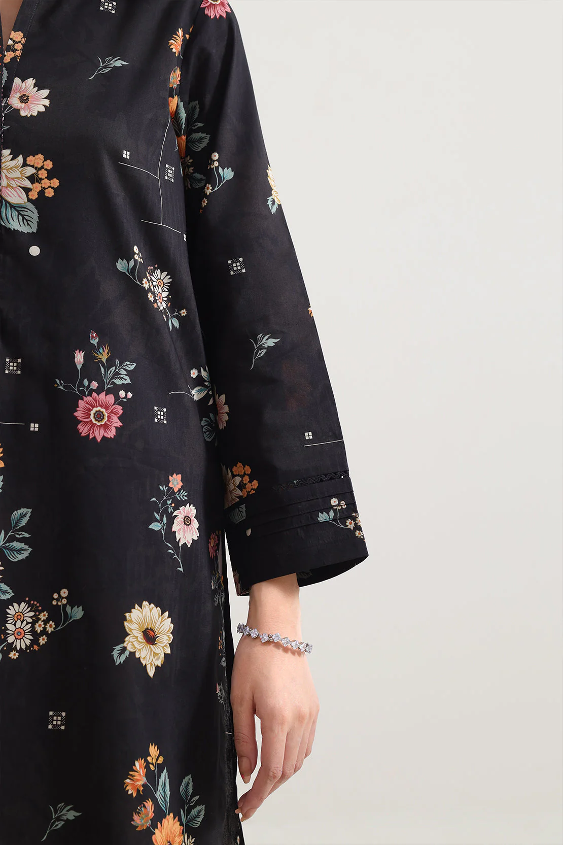 Unstitched Printed Lawn 3 Piece - Image 4