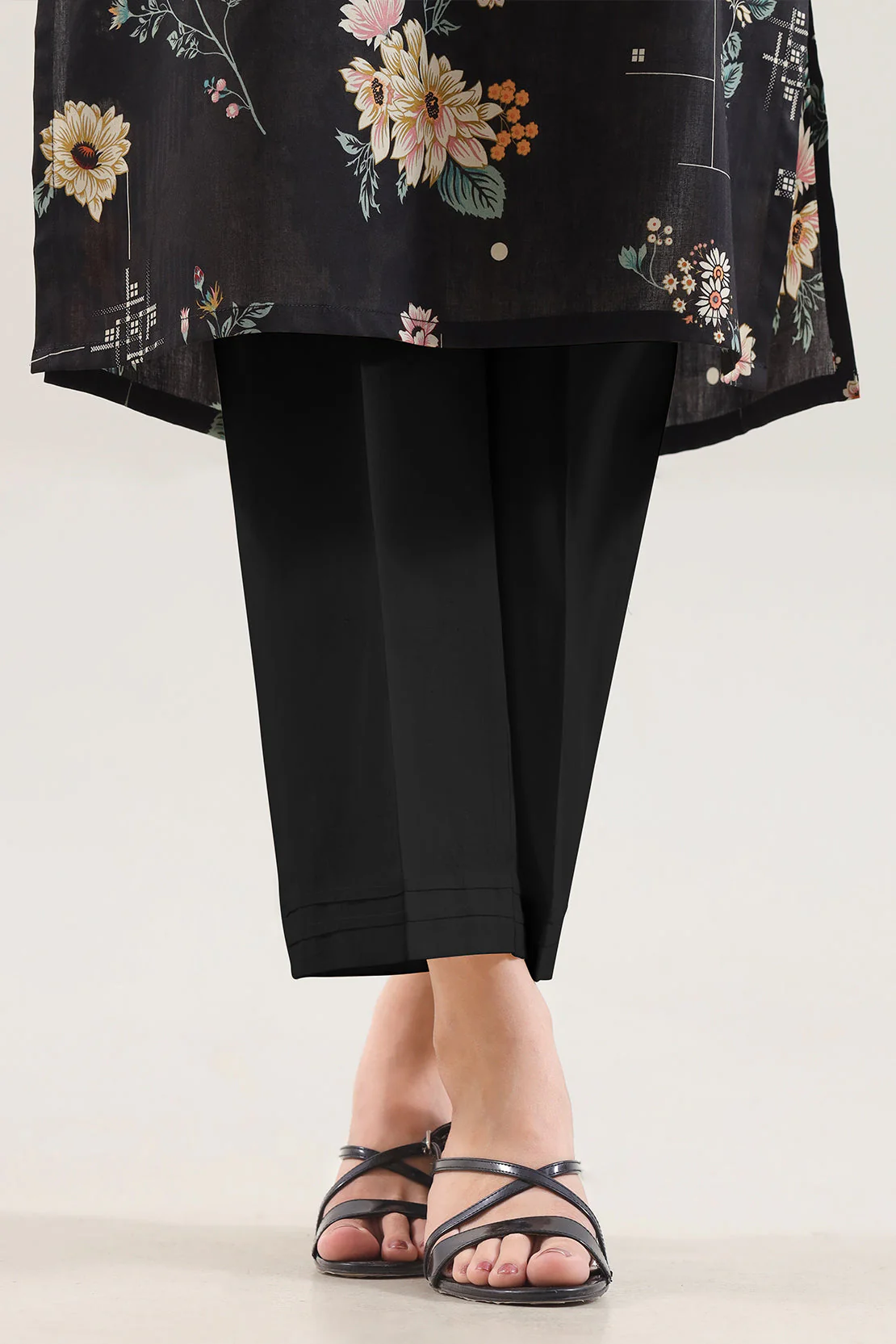 Unstitched Printed Lawn 3 Piece - Image 5