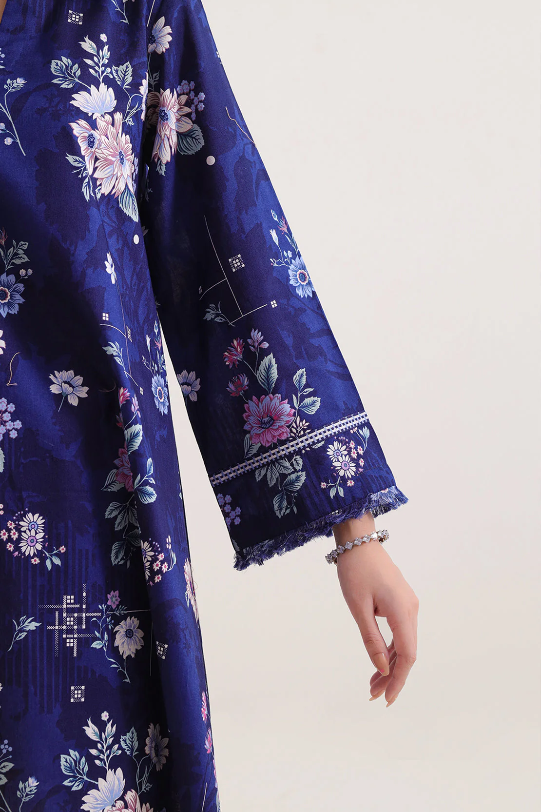 Unstitched Printed Lawn 3 Piece - Image 4