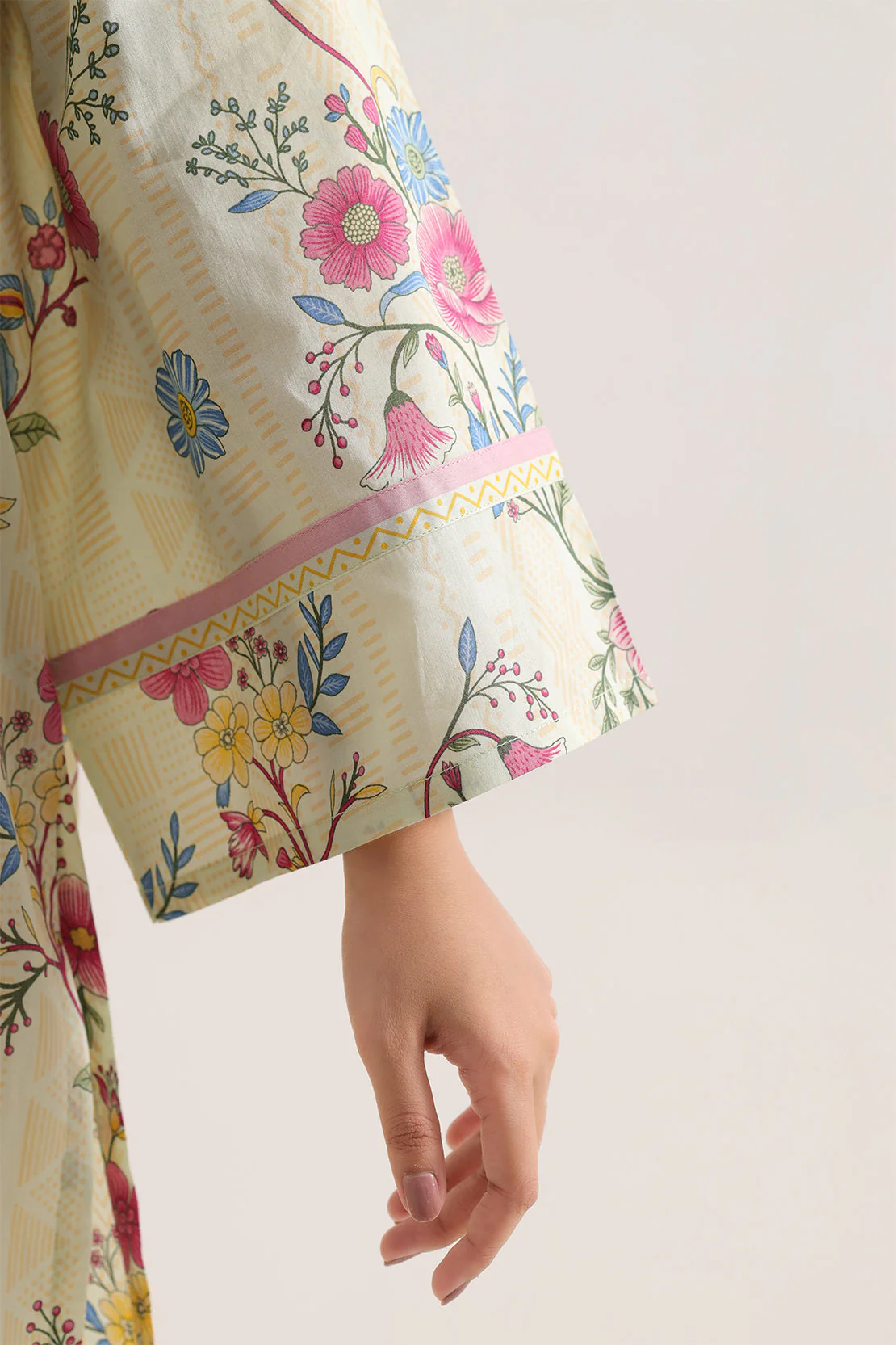 Unstitched Printed Lawn 3 Piece - Image 4