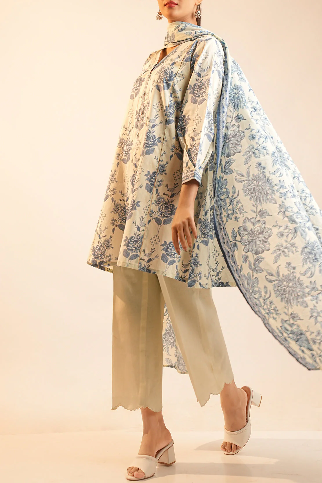 Unstitched Printed Lawn 3 Piece - Image 2