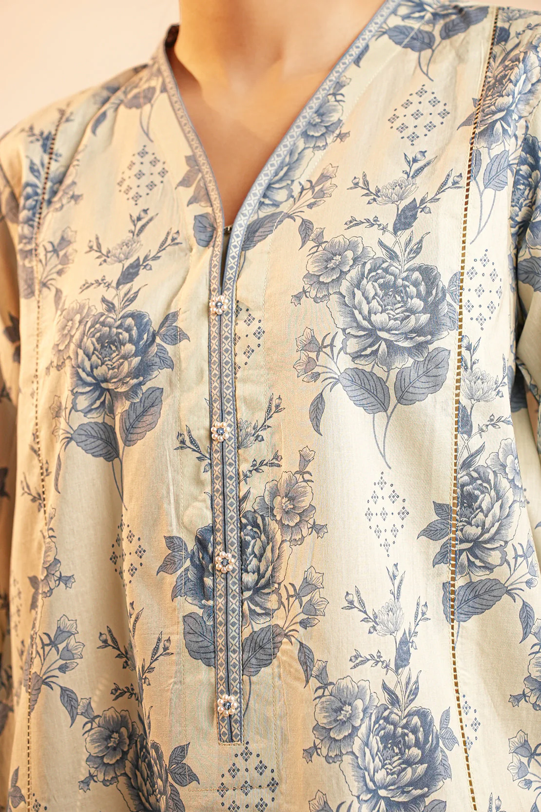 Unstitched Printed Lawn 3 Piece - Image 5