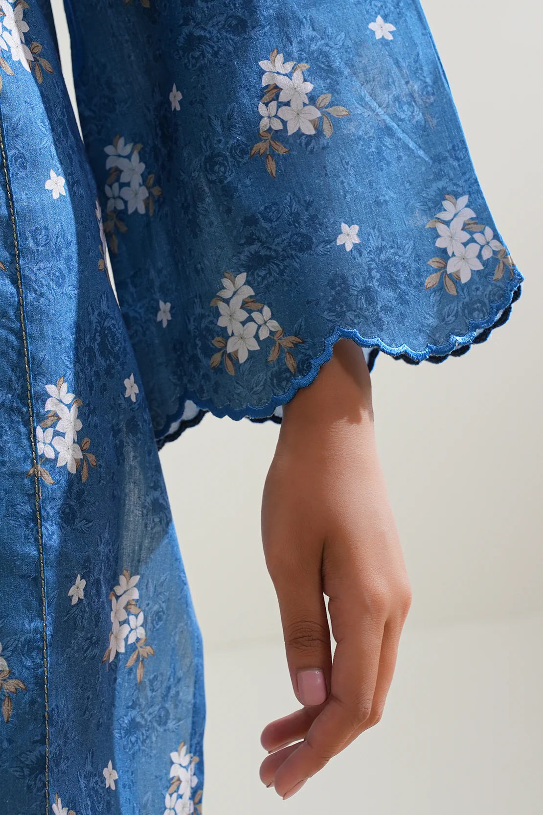 Unstitched Printed Lawn 3 Piece - Image 5
