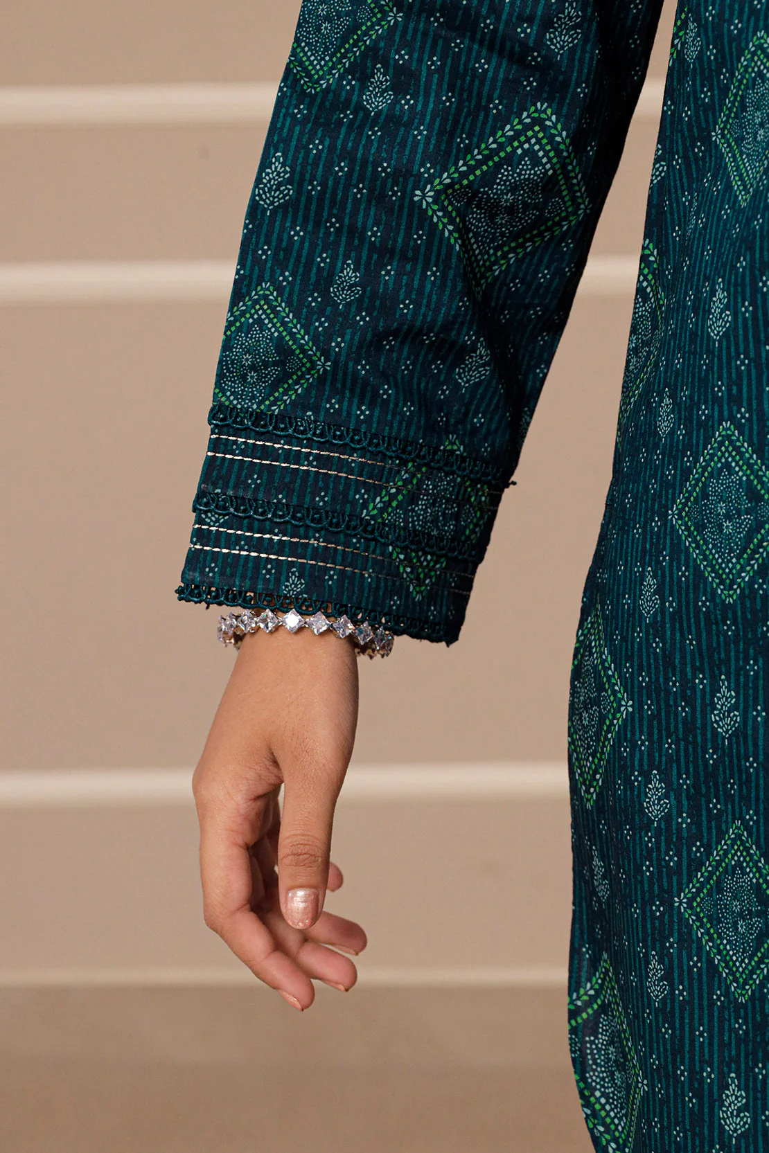 Unstitched Printed Lawn 3 Piece - Image 5