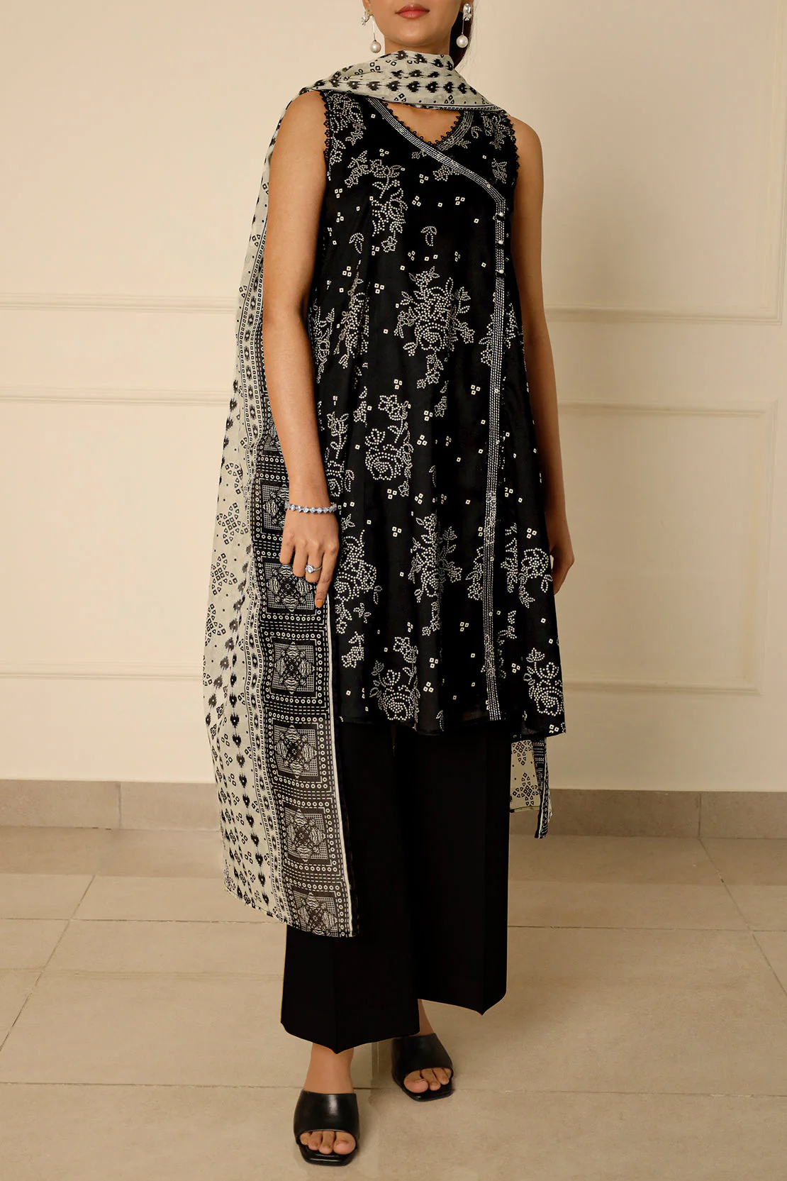 Unstitched Printed Lawn 3 Piece - Image 3