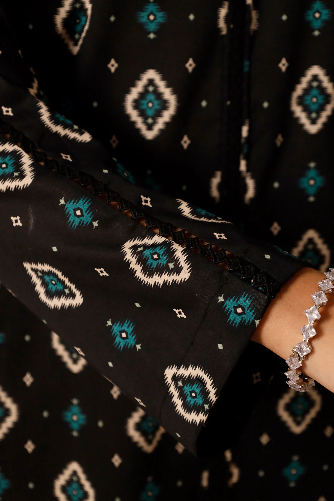 Unstitched Printed Lawn 3 Piece - Image 7