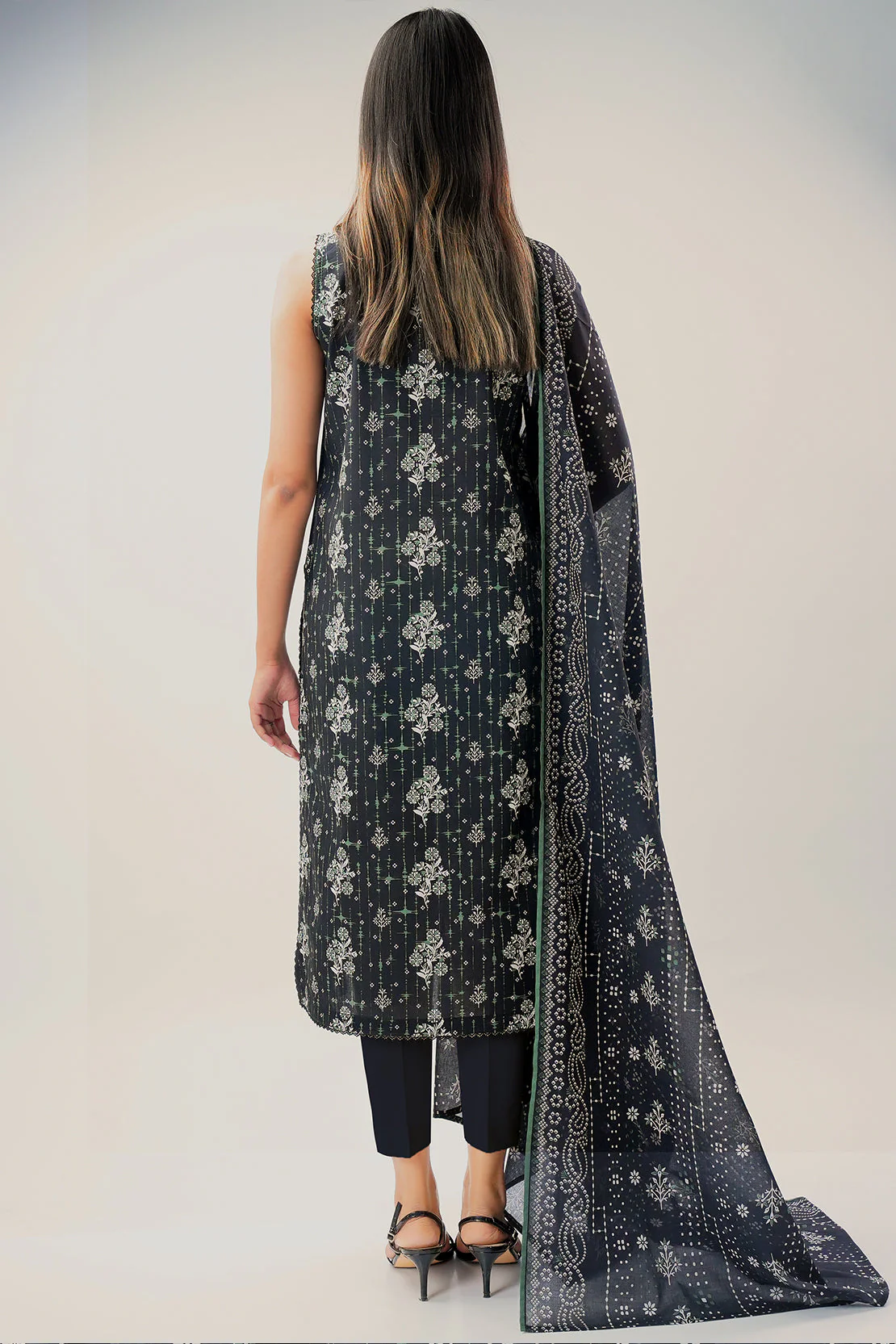 Unstitched Printed Lawn 3 Piece - Image 4