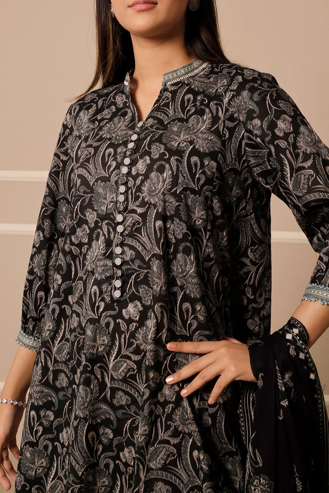 Unstitched Printed Lawn 3 Piece - Image 7