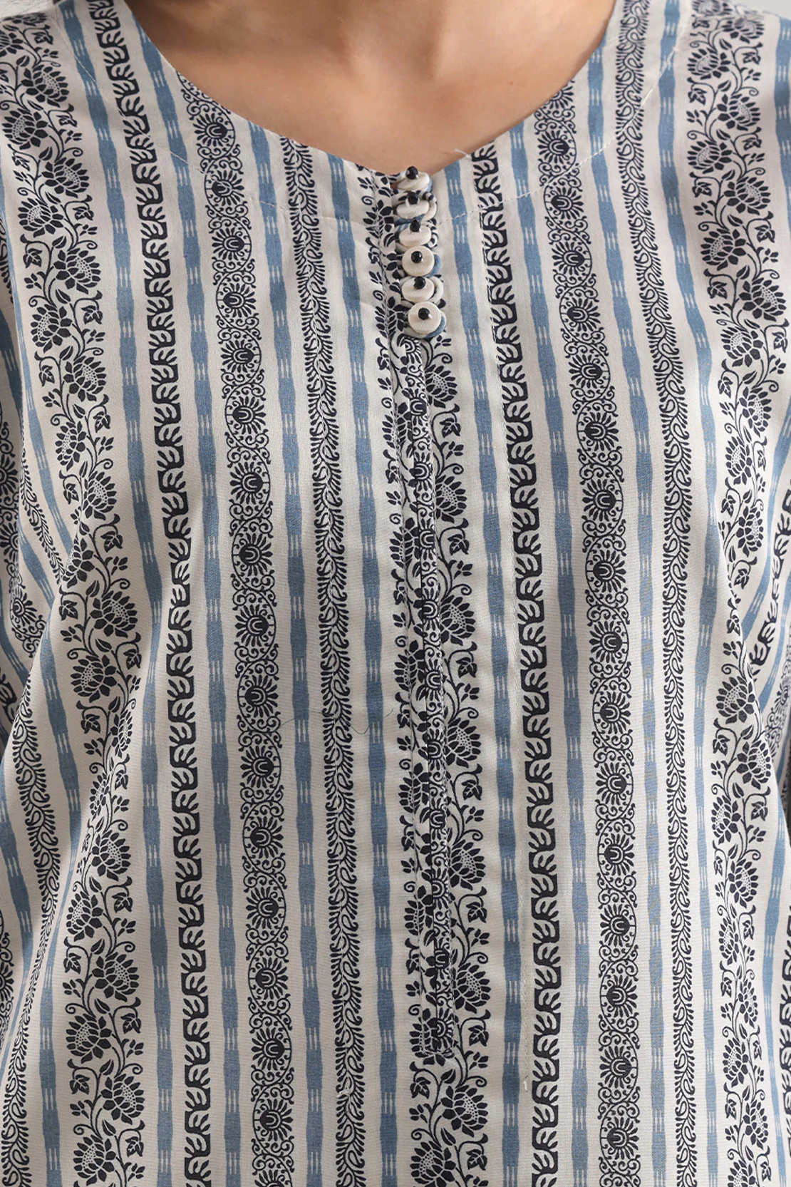 Unstitched Printed Lawn 3 Piece - Image 4