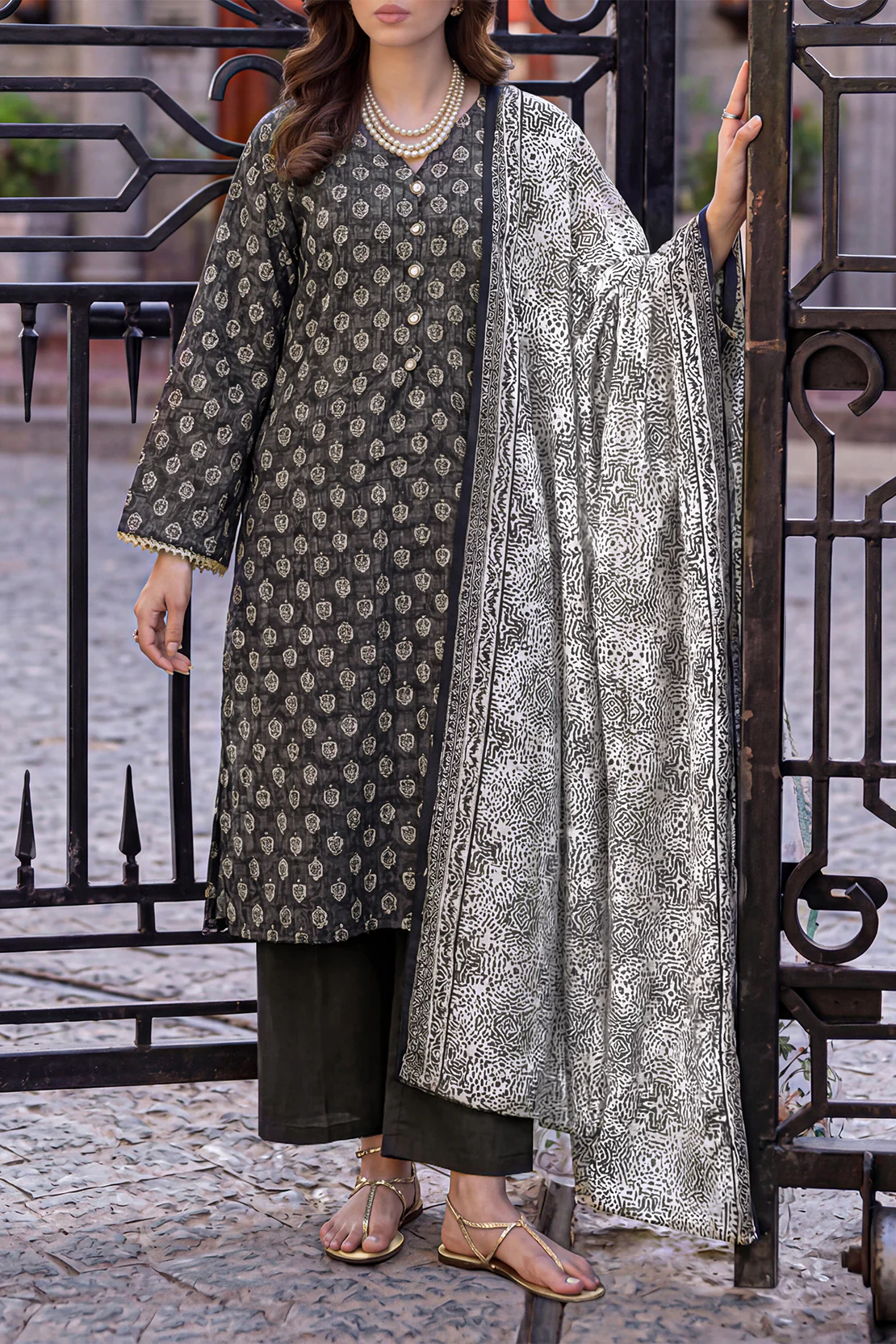 Unstitched Printed Lawn 3 Piece - Image 2