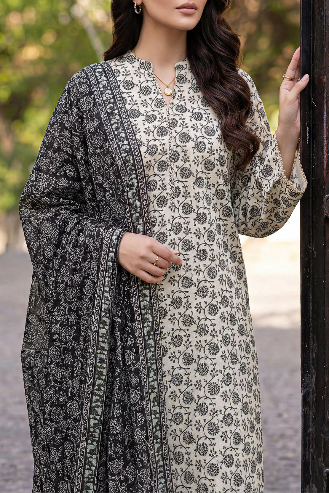 Unstitched Printed Lawn 3 Piece - Image 3