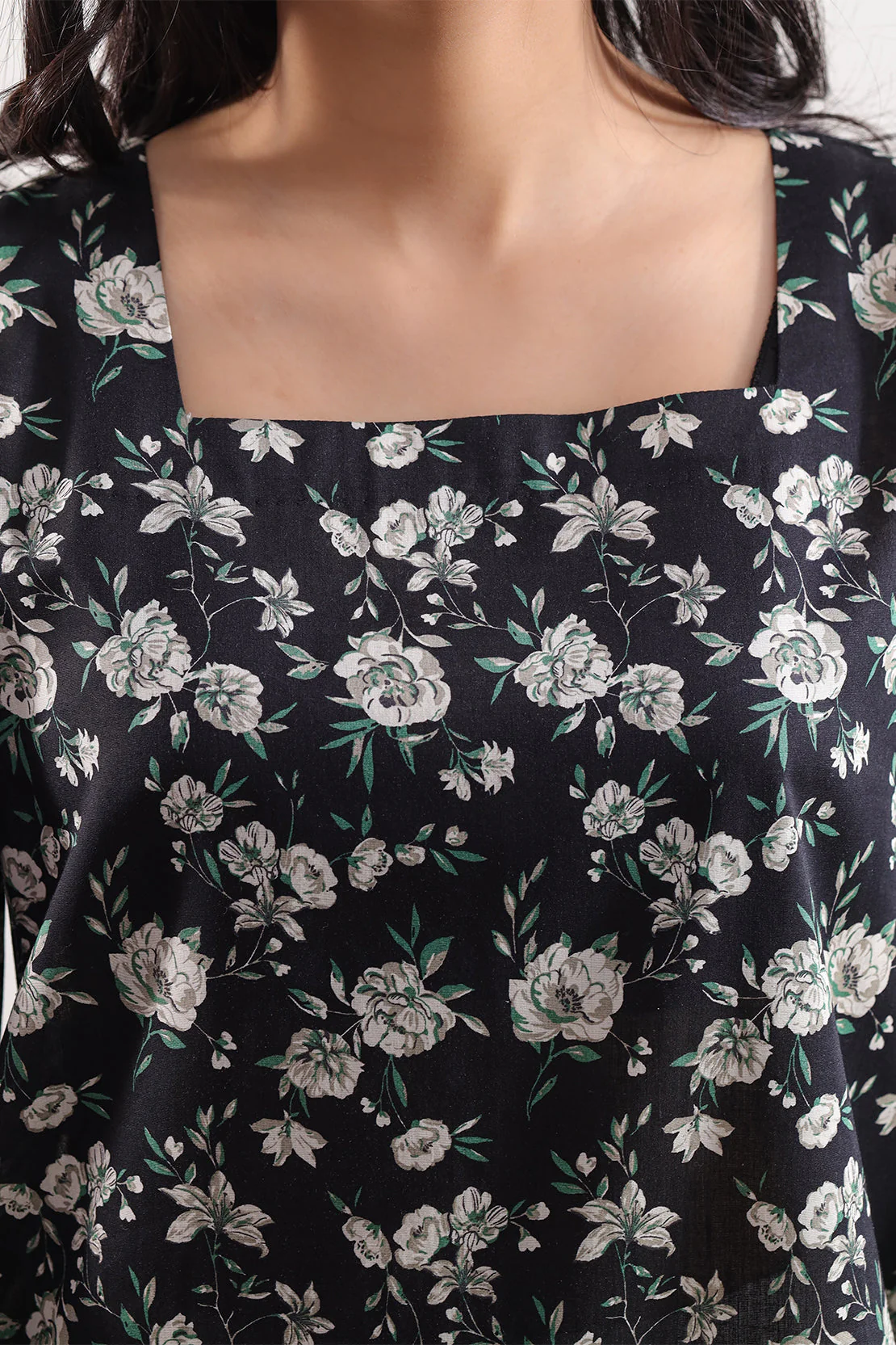 Unstitched Printed Lawn 3 Piece - Image 4