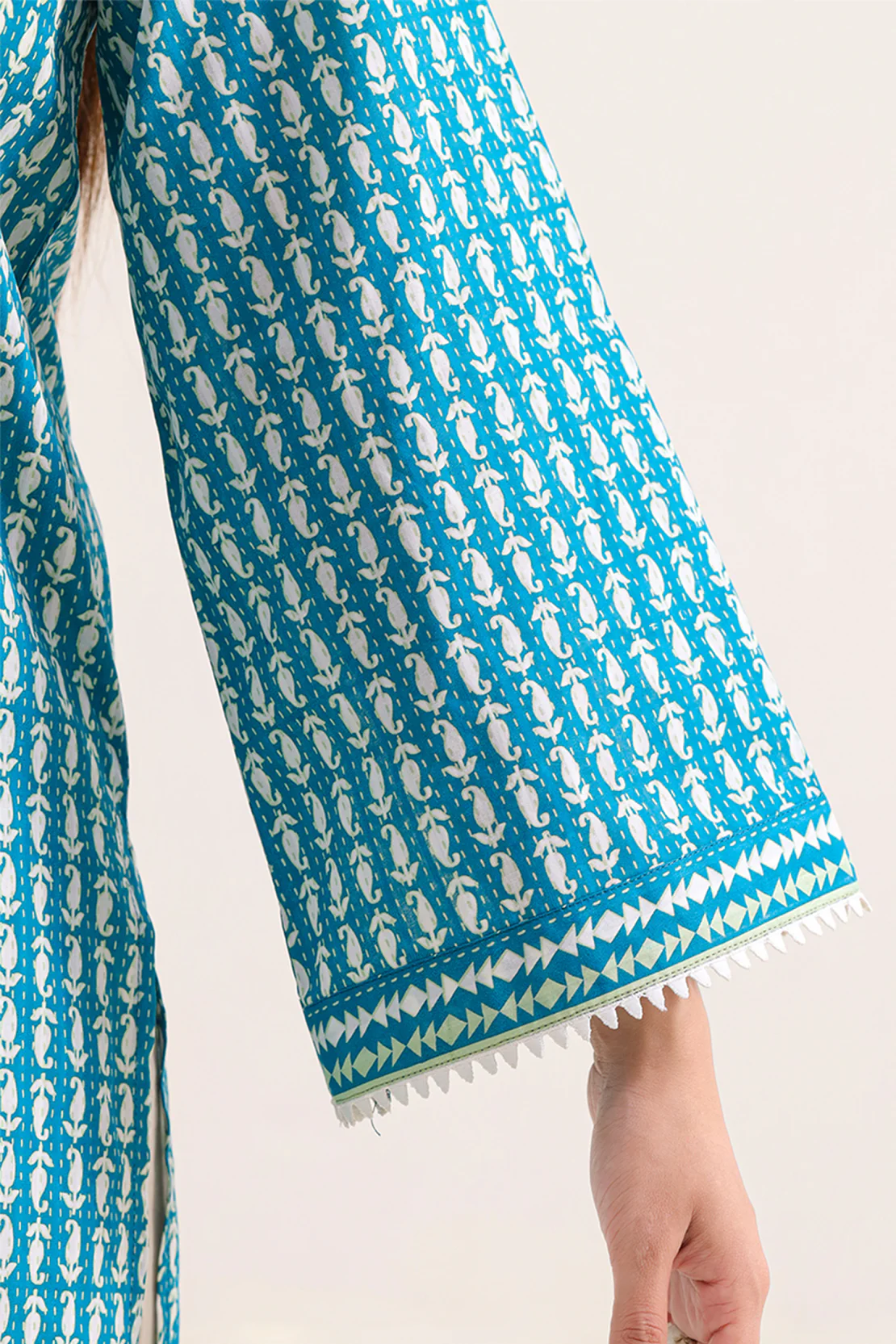 Unstitched Printed Lawn 3 Piece - Image 5