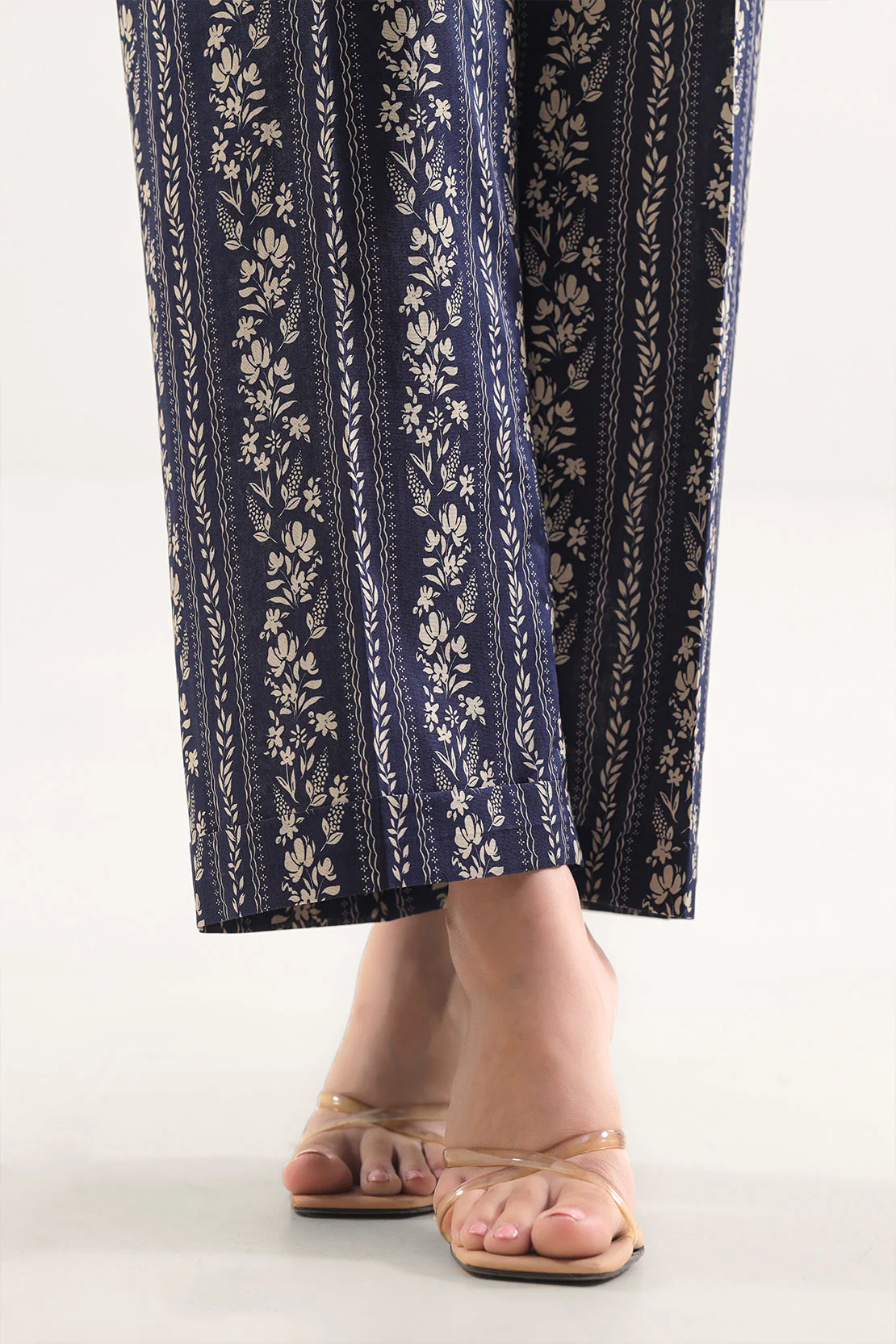 Unstitched Printed Lawn 3 Piece - Image 5