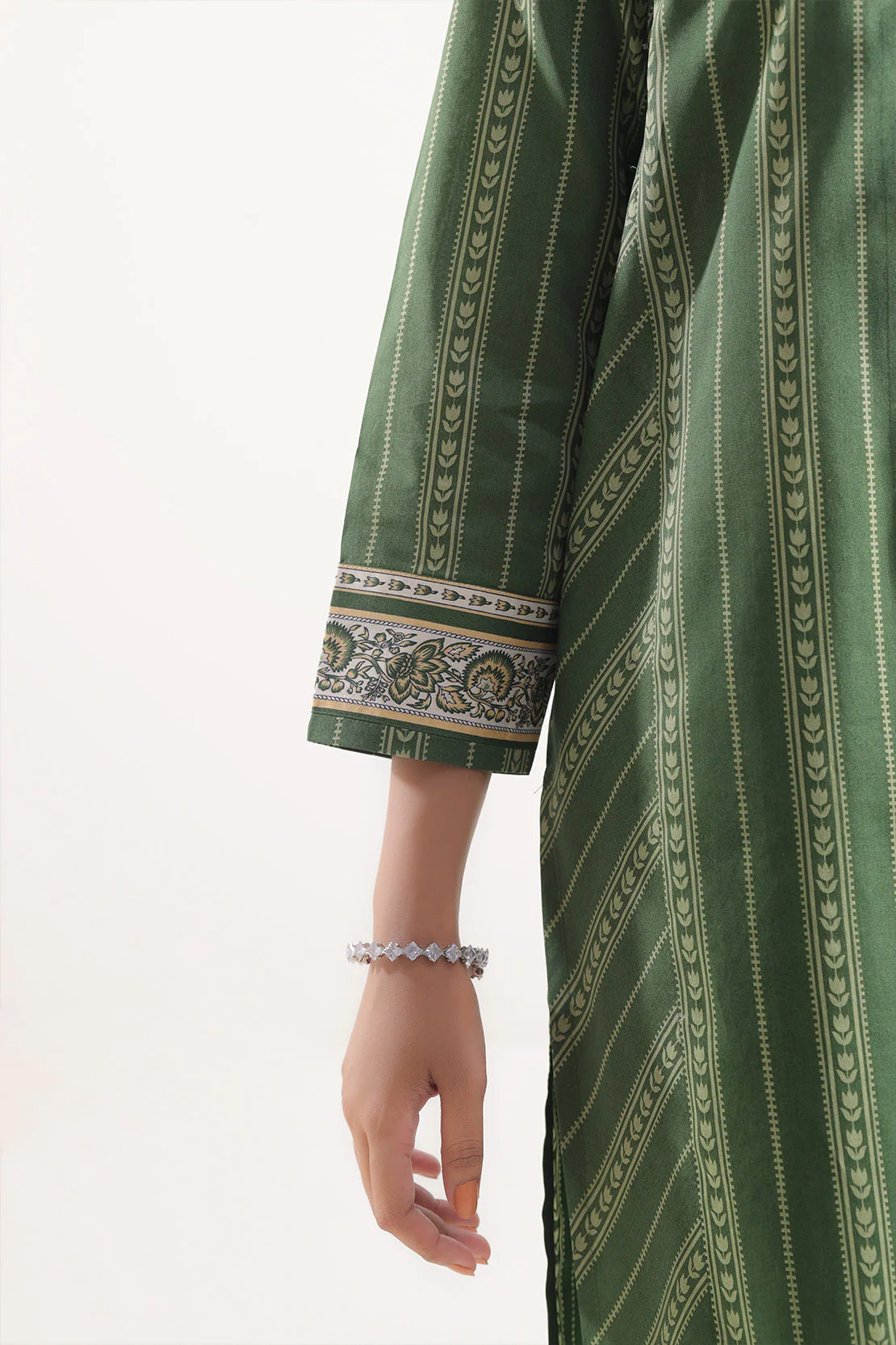 Unstitched Printed Lawn 3 Piece - Image 4
