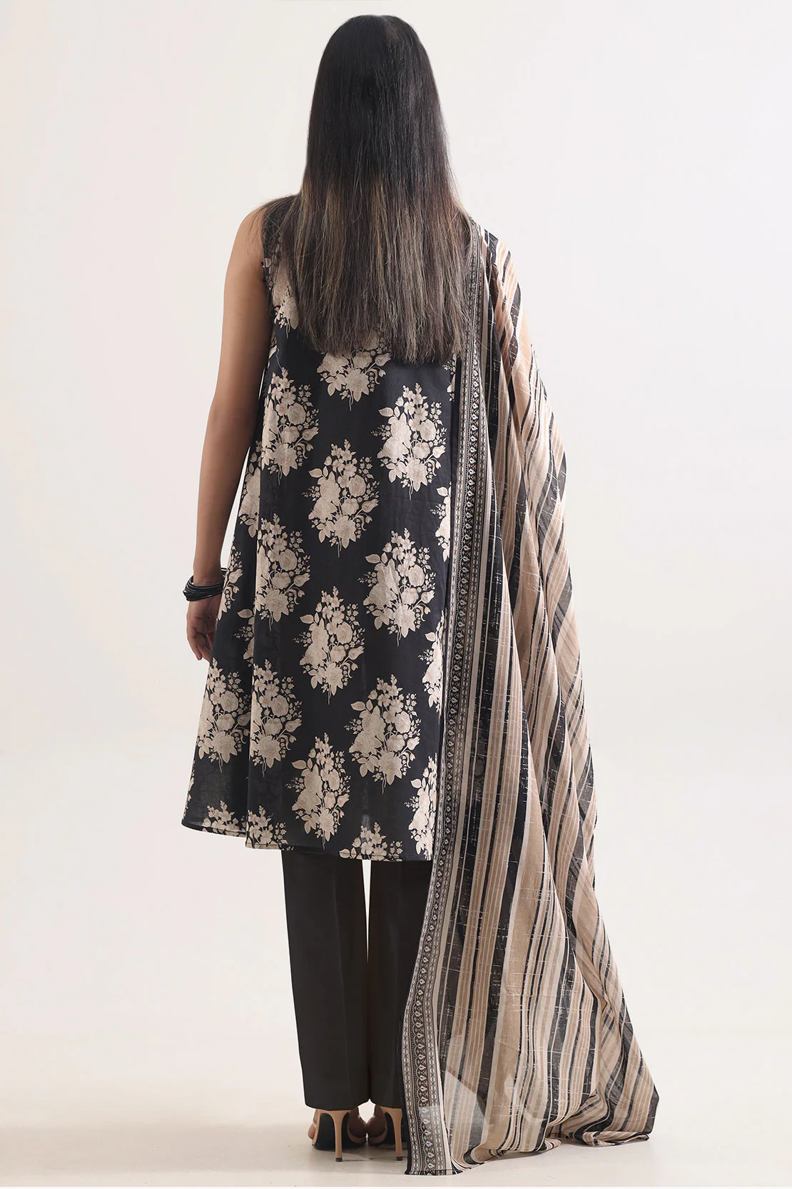Unstitched Printed Lawn 3 Piece - Image 5