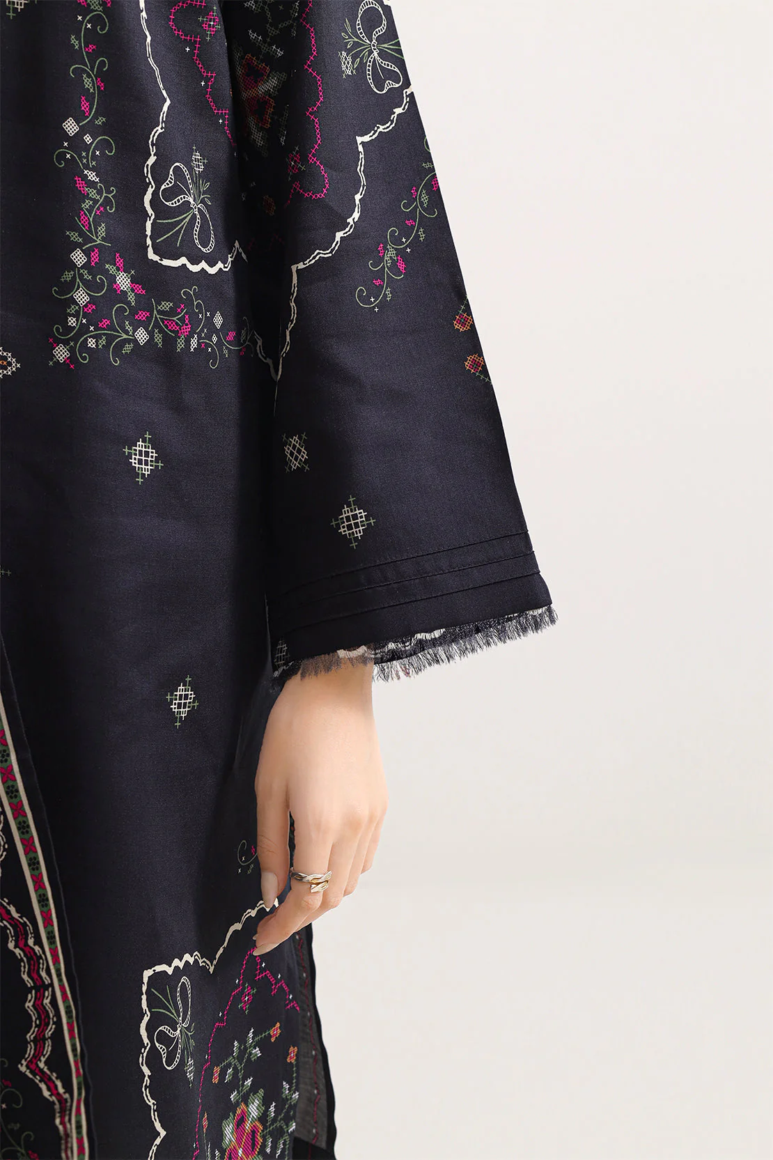 Unstitched Printed Lawn 3 Piece - Image 4