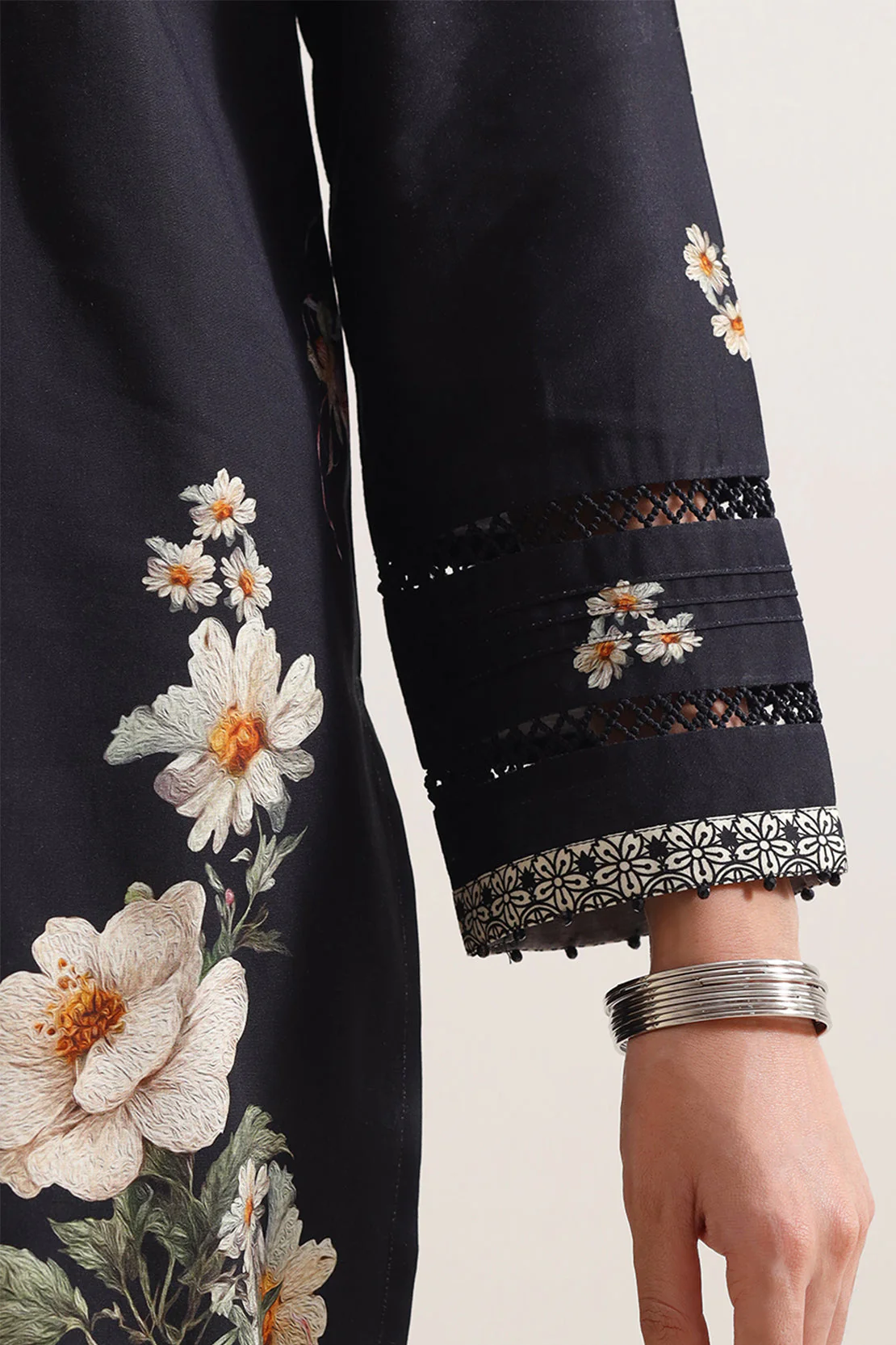 Unstitched Printed Lawn 3 Piece - Image 5