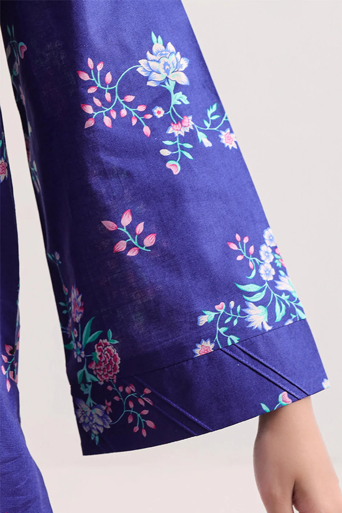 Unstitched Printed Lawn 3 Piece - Image 6