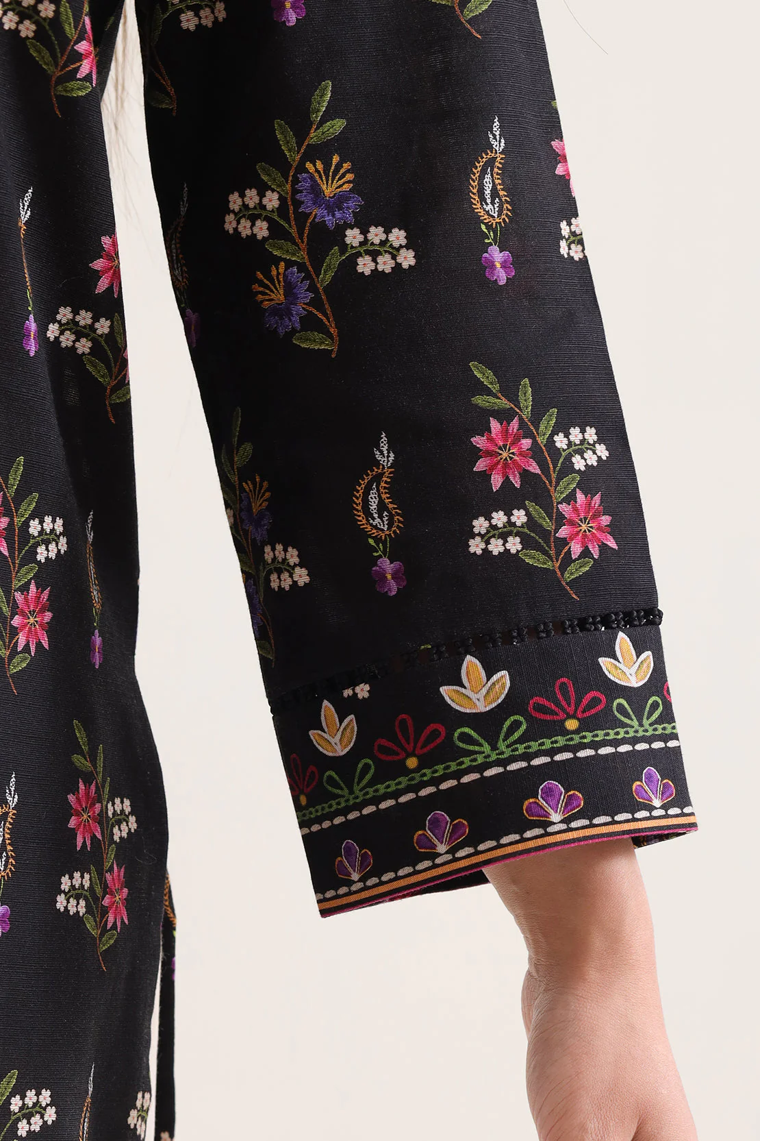 Unstitched Printed Lawn 3 Piece - Image 4