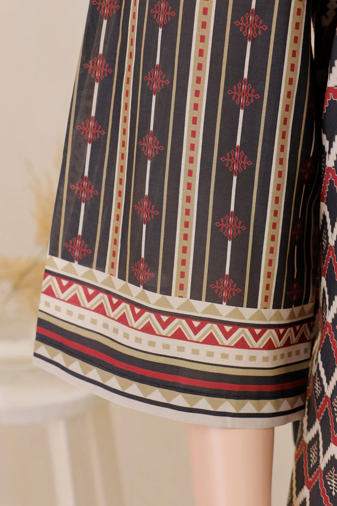 Unstitched Printed Lawn Shirt - Image 5