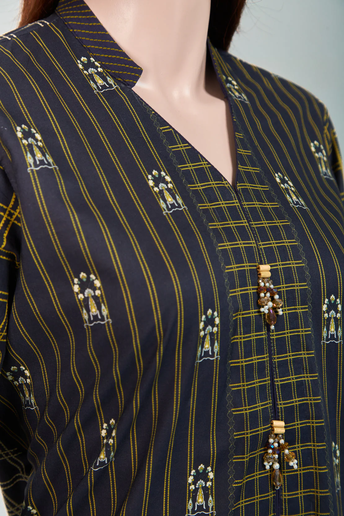 Unstitched Printed Lawn Shirt - Image 3