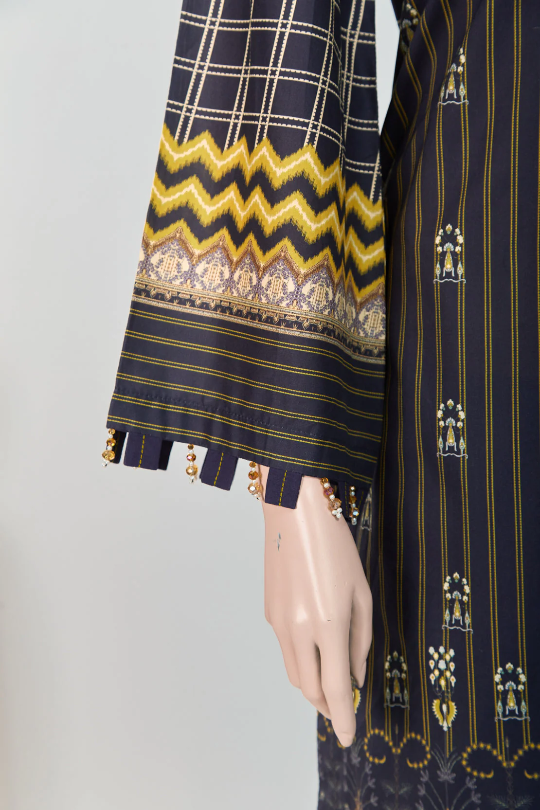Unstitched Printed Lawn Shirt - Image 4