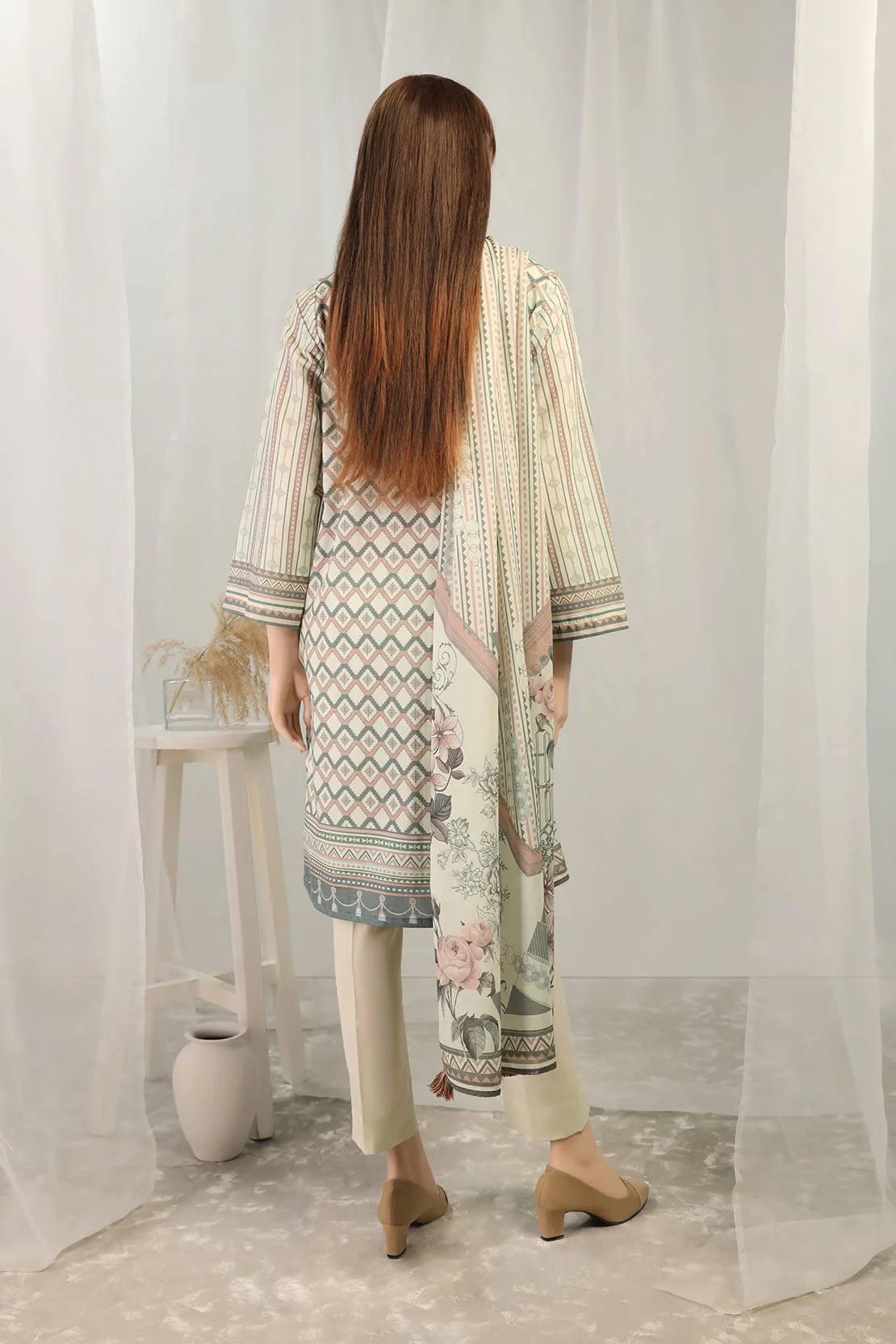 Unstitched Printed Lawn Shirt - Image 2