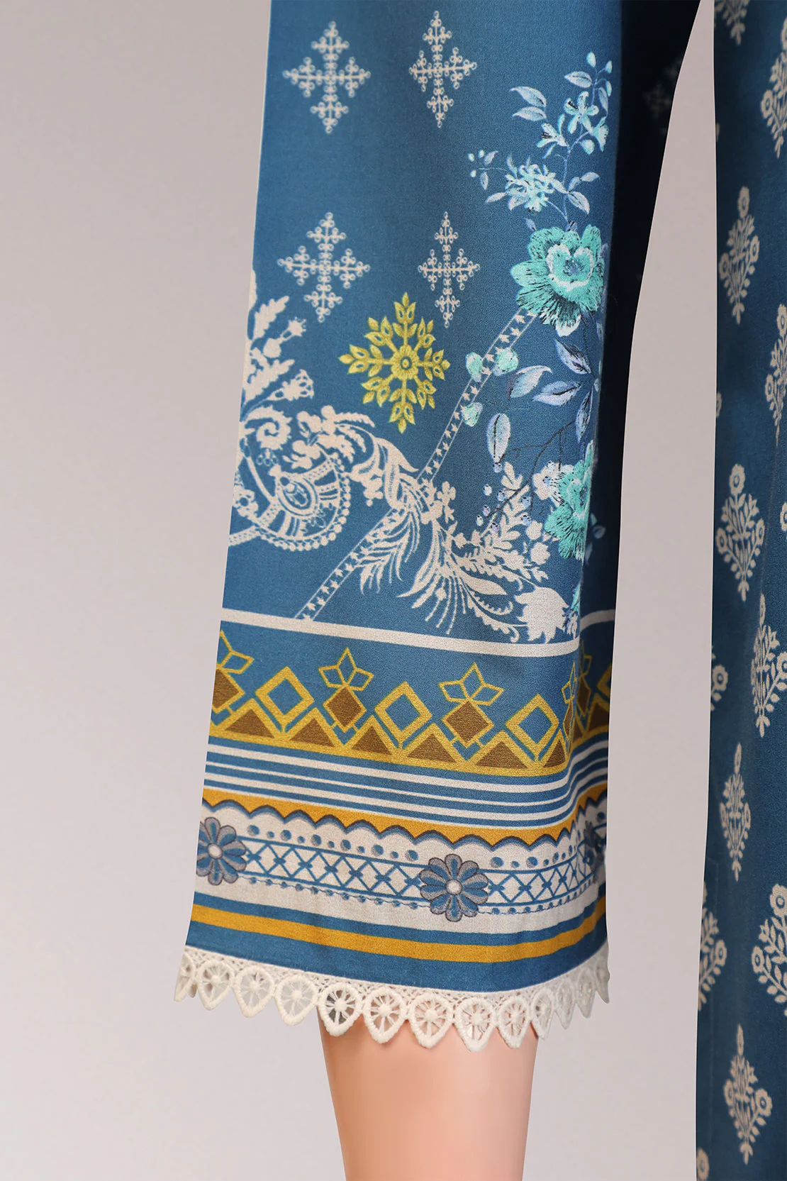 Unstitched Printed Lawn Shirt - Image 4