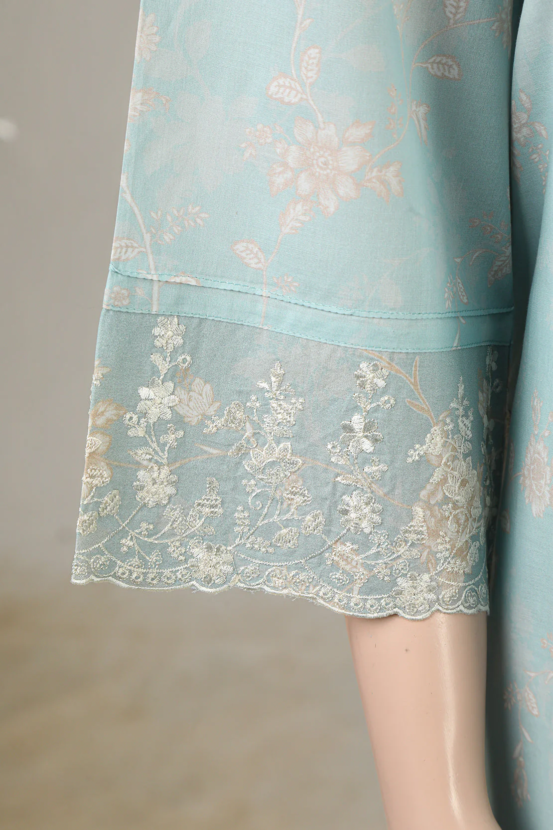 Unstitched Printed Lawn Shirt - Image 3