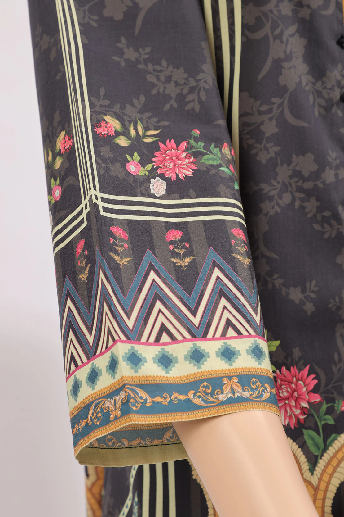 Unstitched Printed Lawn Shirt - Image 3