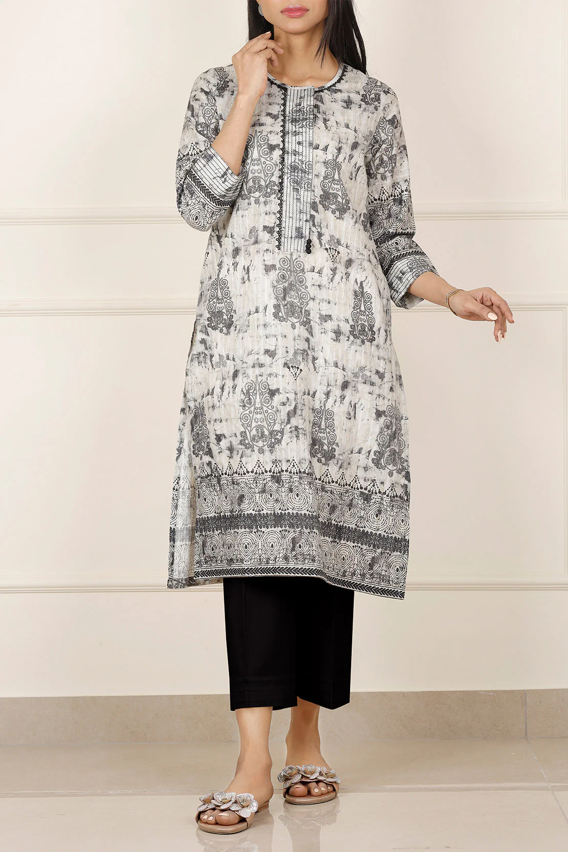 Unstitched Printed Lawn Shirt - Image 3