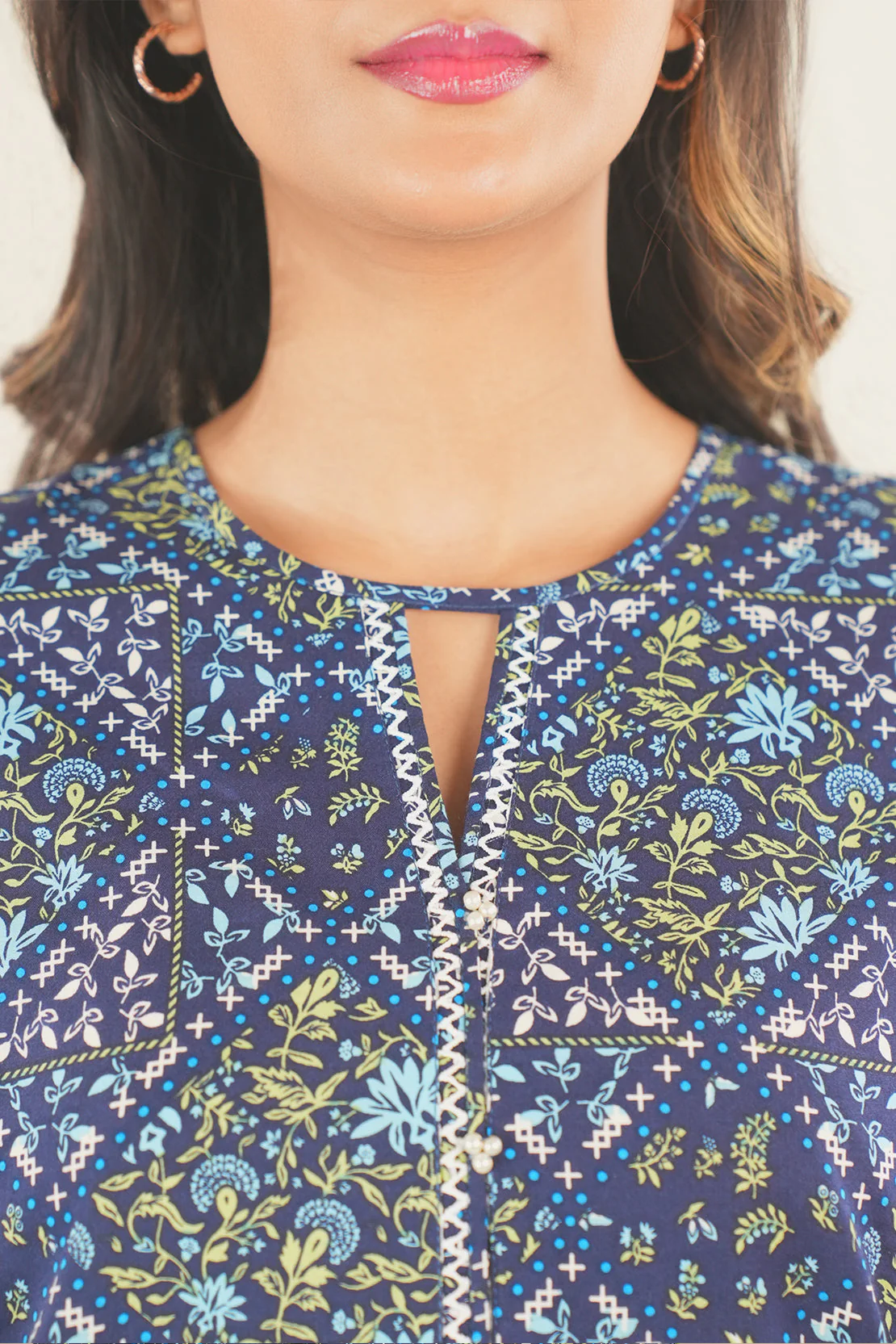 Unstitched Printed Lawn Shirt - Image 6