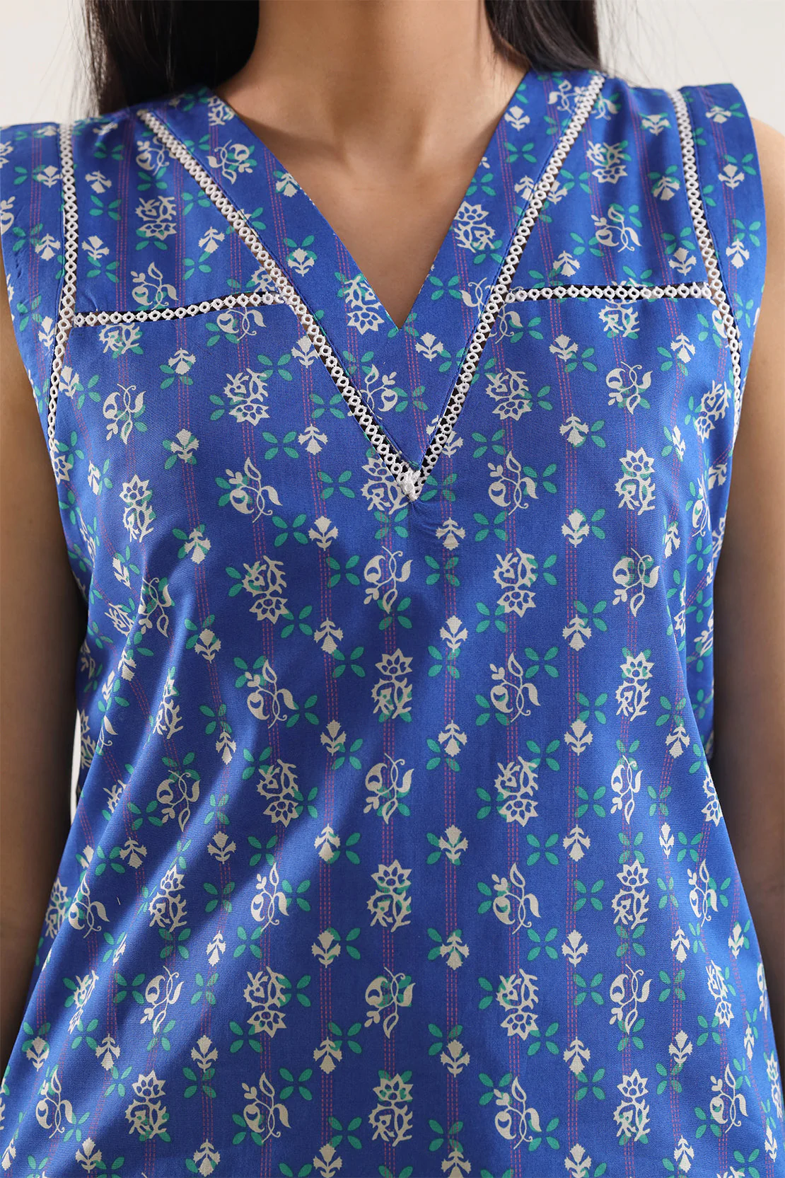 Unstitched Printed Lawn Shirt - Image 4