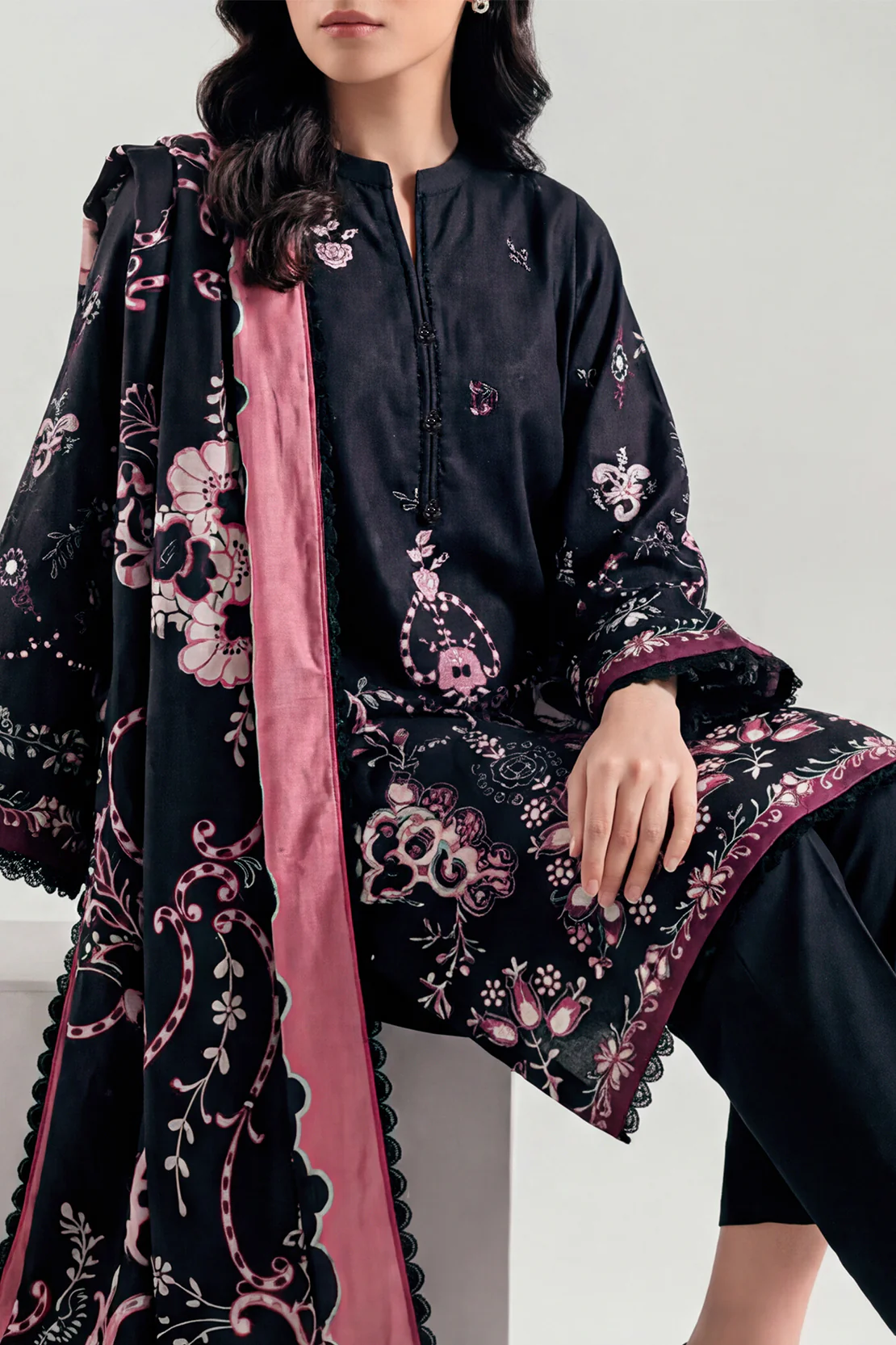Unstitched Printed Linen 3 Piece - Image 2