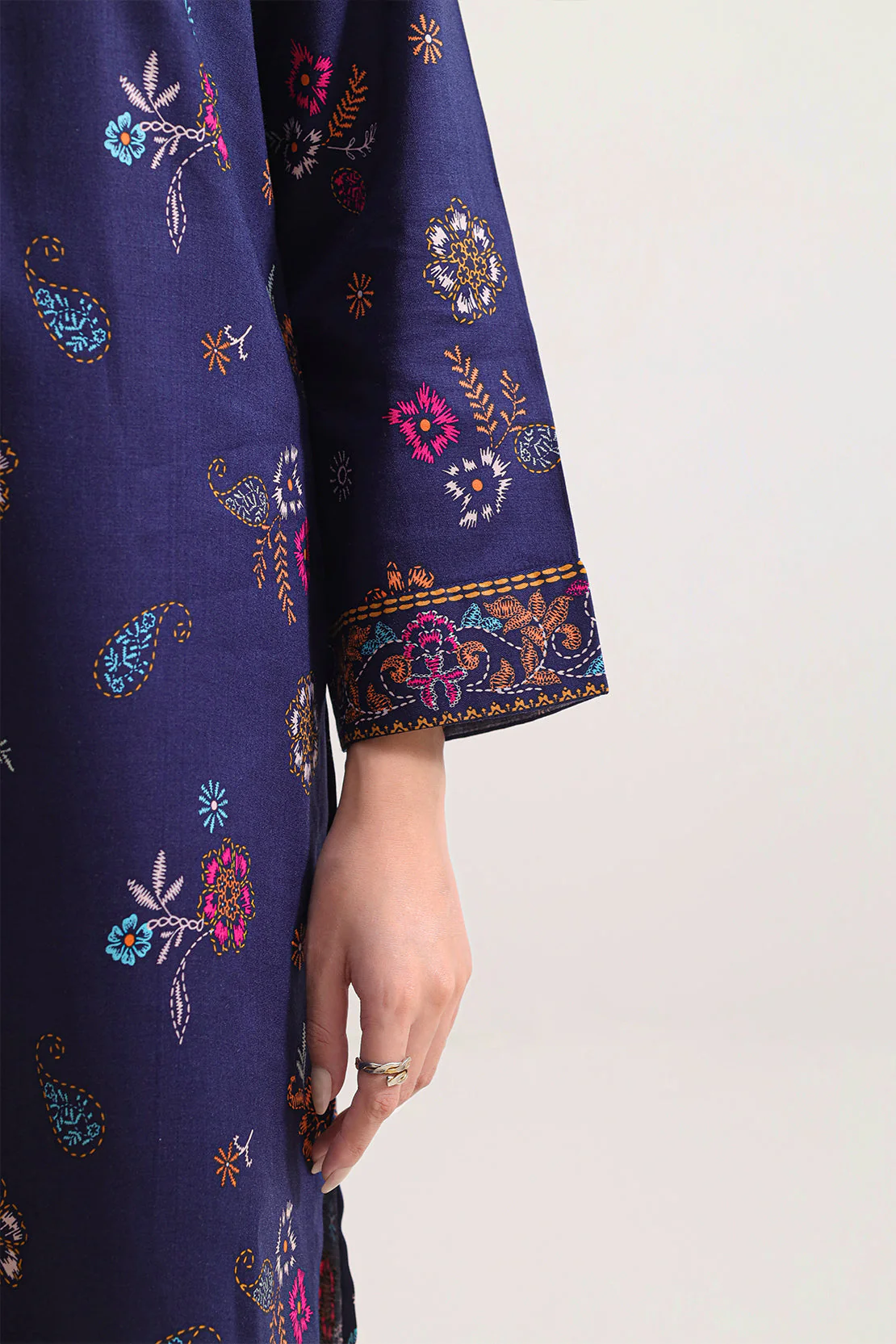 Unstitched Printed Pashmina 3 Piece - Image 5