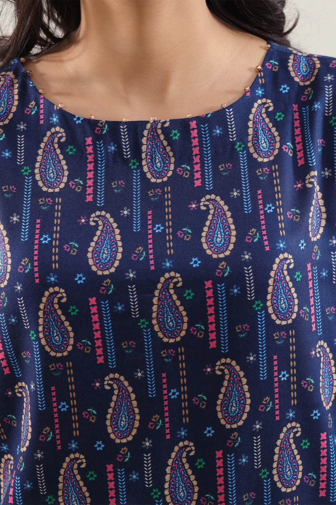 Unstitched Printed Pashmina 3 Piece - Image 4