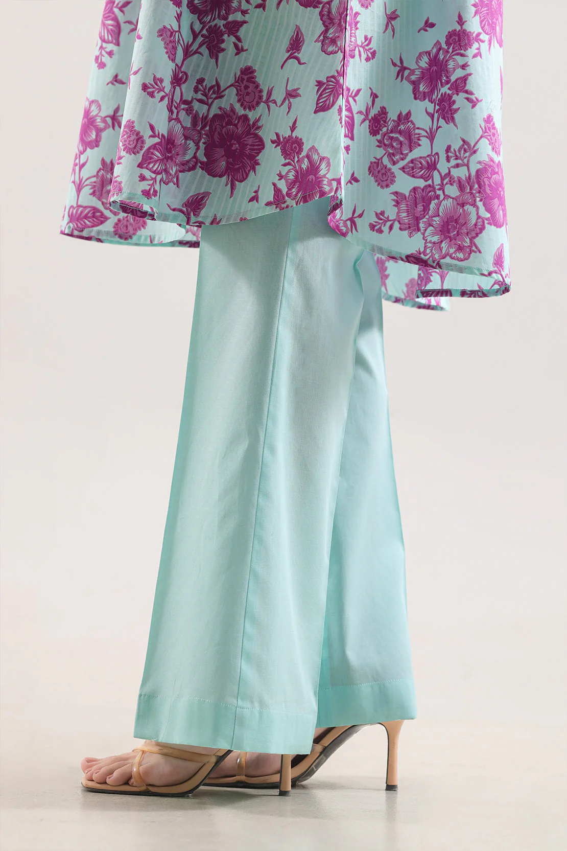 Unstitched Printed Self Strip Lawn 3 Piece - Image 5