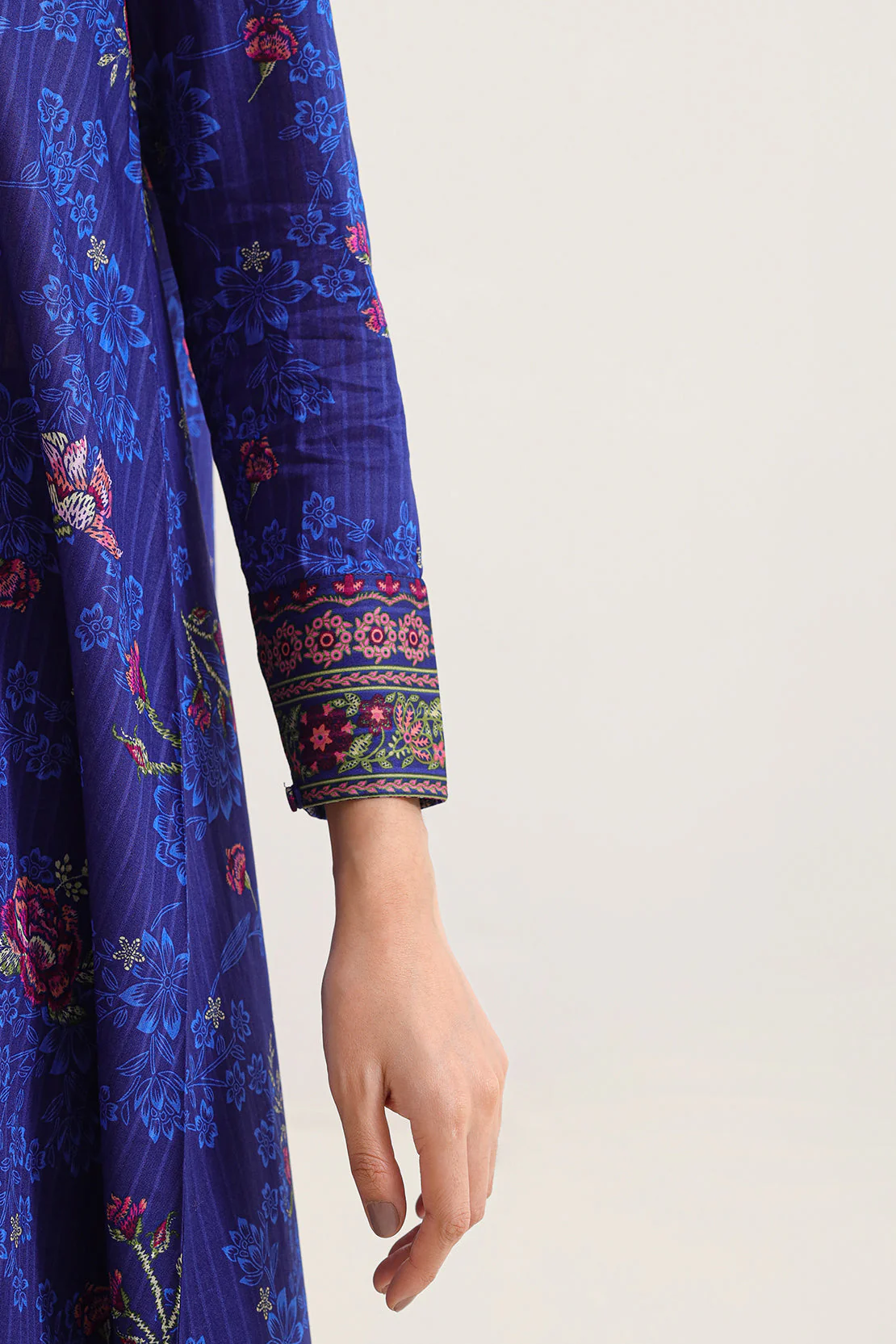 Unstitched Printed Self Strip Lawn 3 Piece - Image 4
