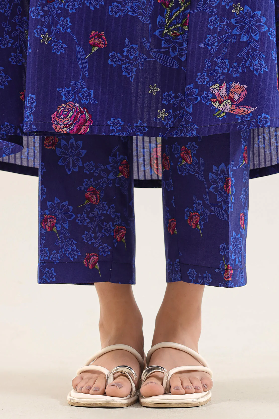 Unstitched Printed Self Strip Lawn 3 Piece - Image 5