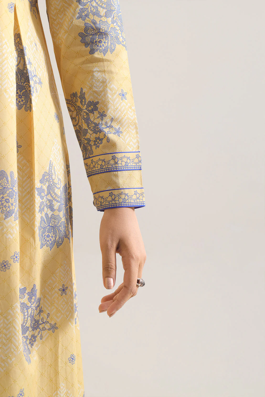 Unstitched Printed Self Strip Lawn 3 Piece - Image 5
