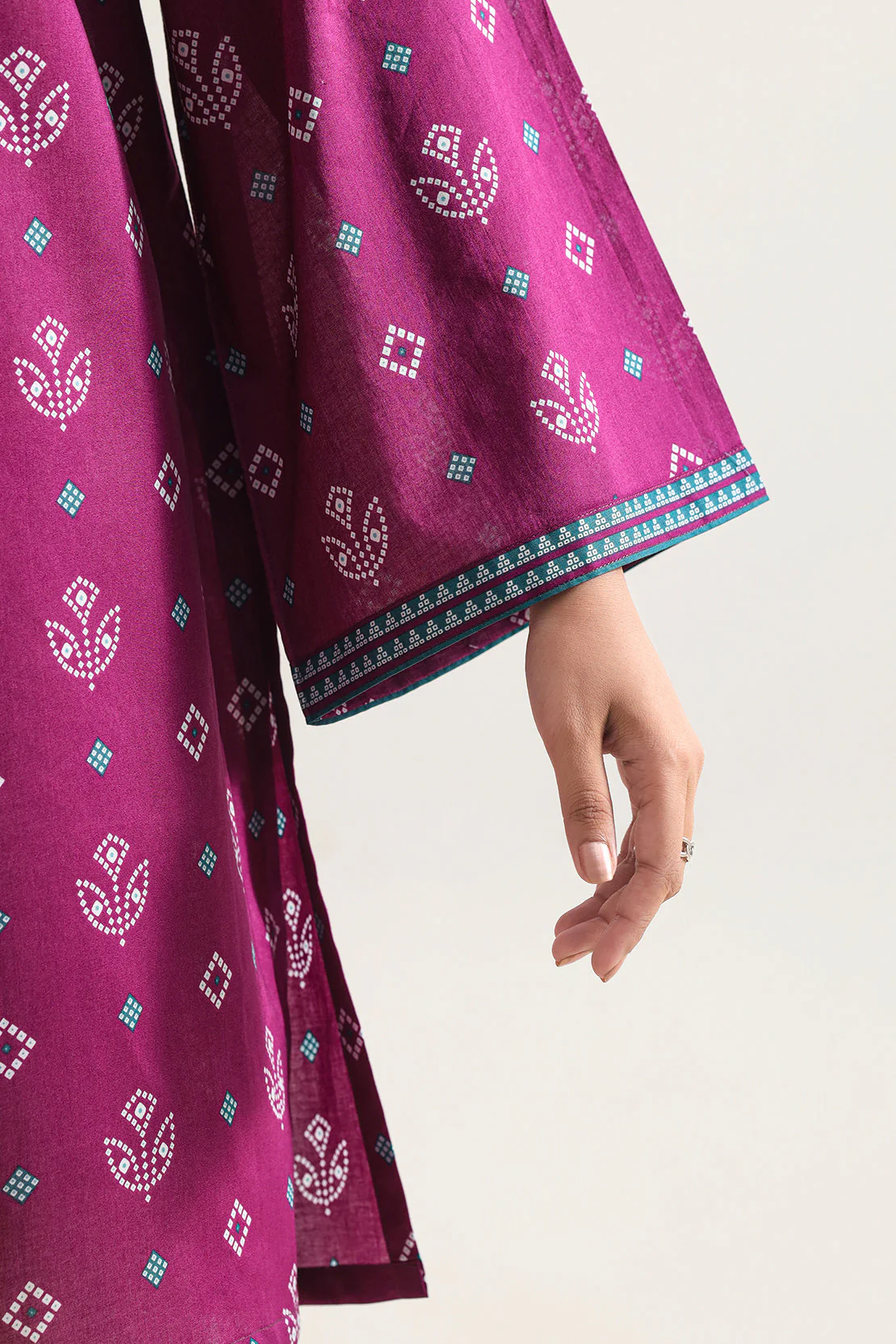 Unstitched Printed Self Strip Lawn 3 Piece - Image 6