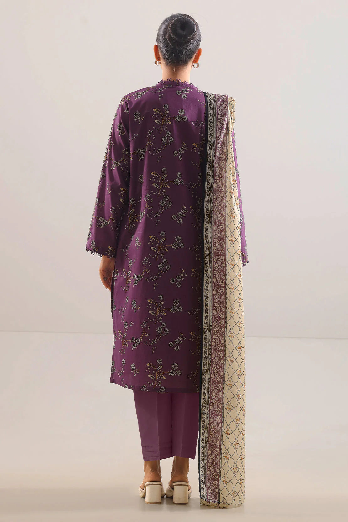 Unstitched Printed Self Strip Lawn 3 Piece - Image 4